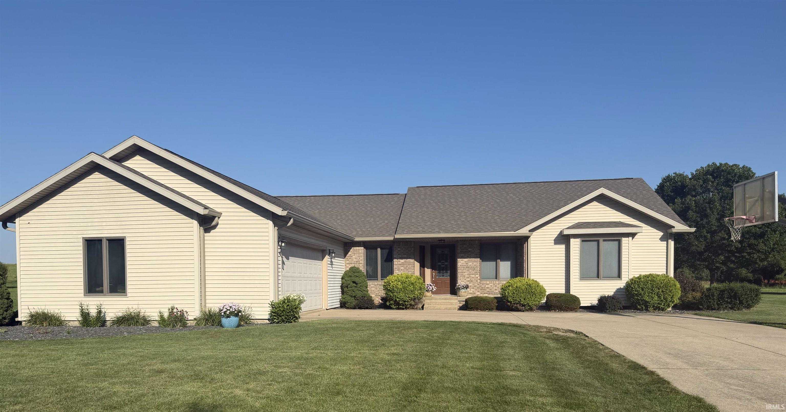 1633 N Royal Oaks Drive — photo