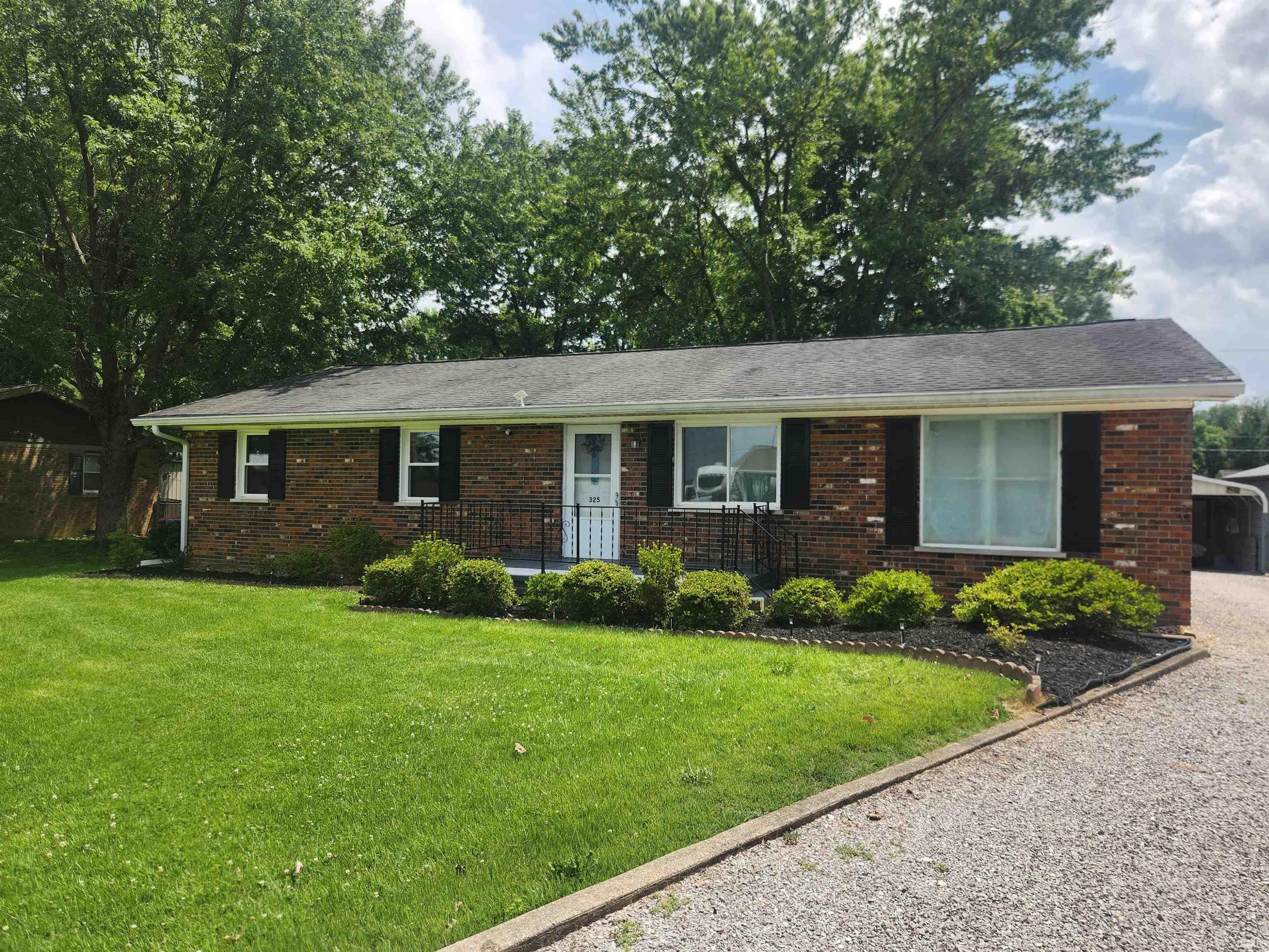 325 Les Drive — photo