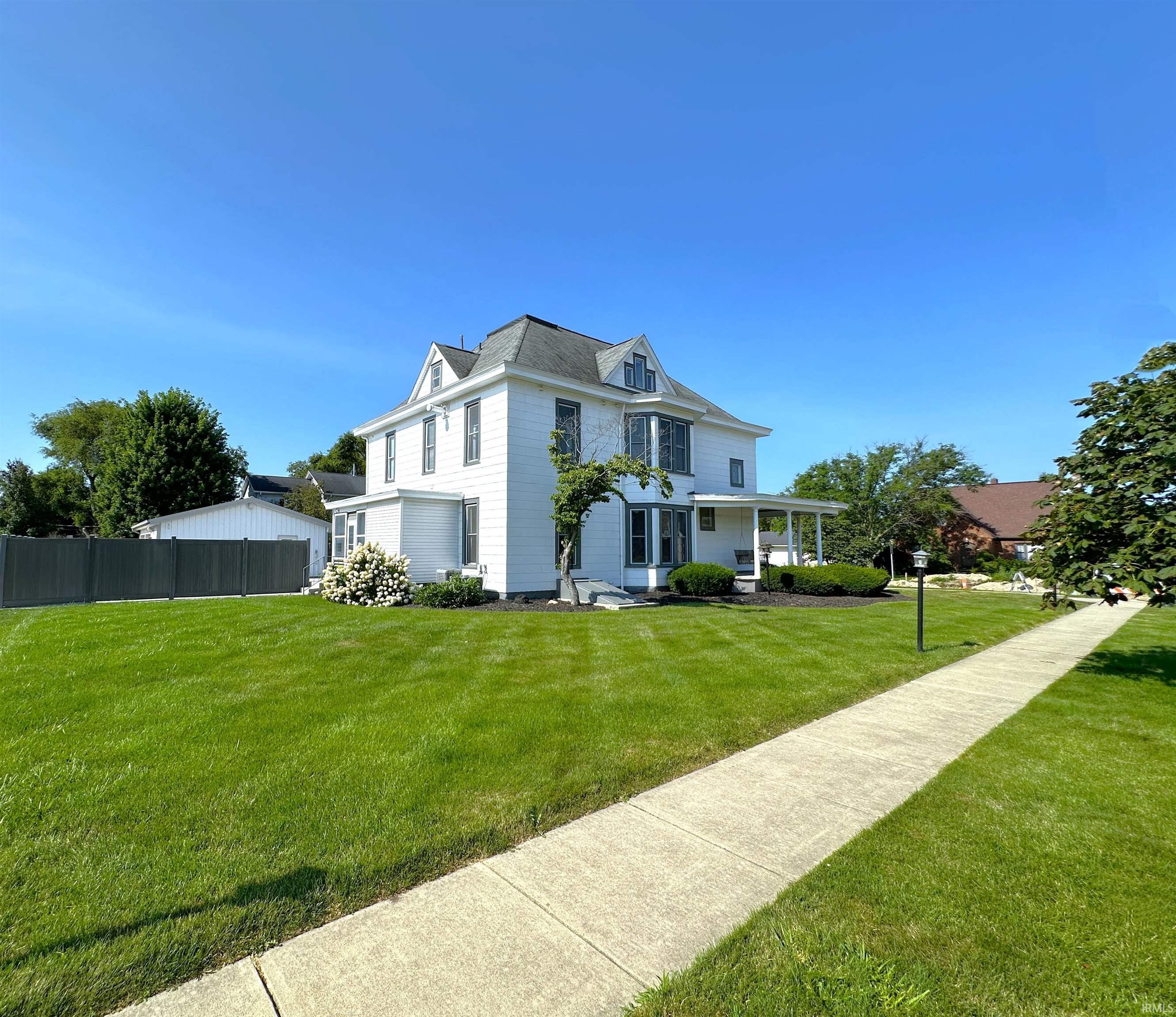 400 S Prairie Street — photo