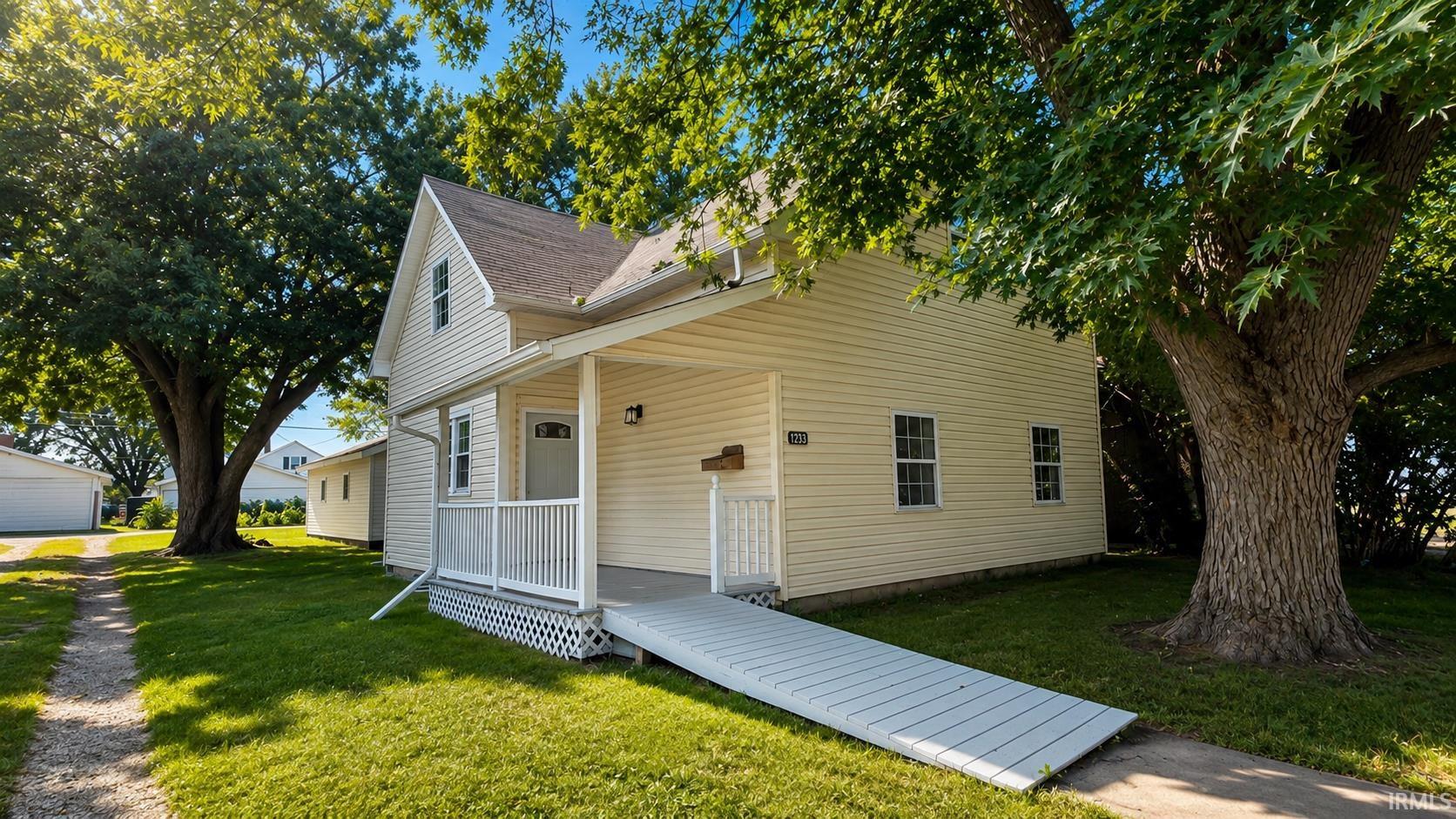 1233 N Morrison Street — photo