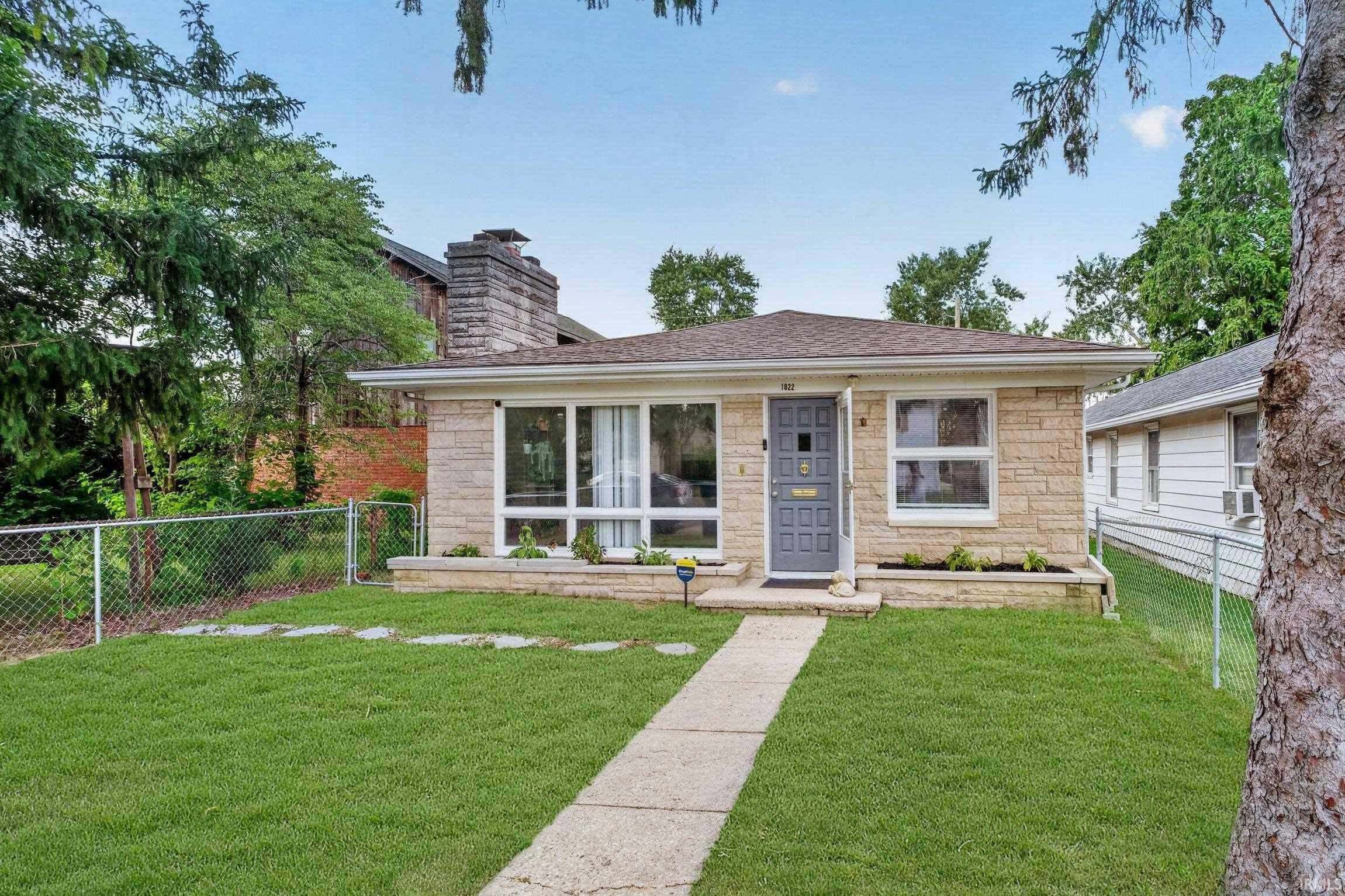1022 W Abbott Street — photo