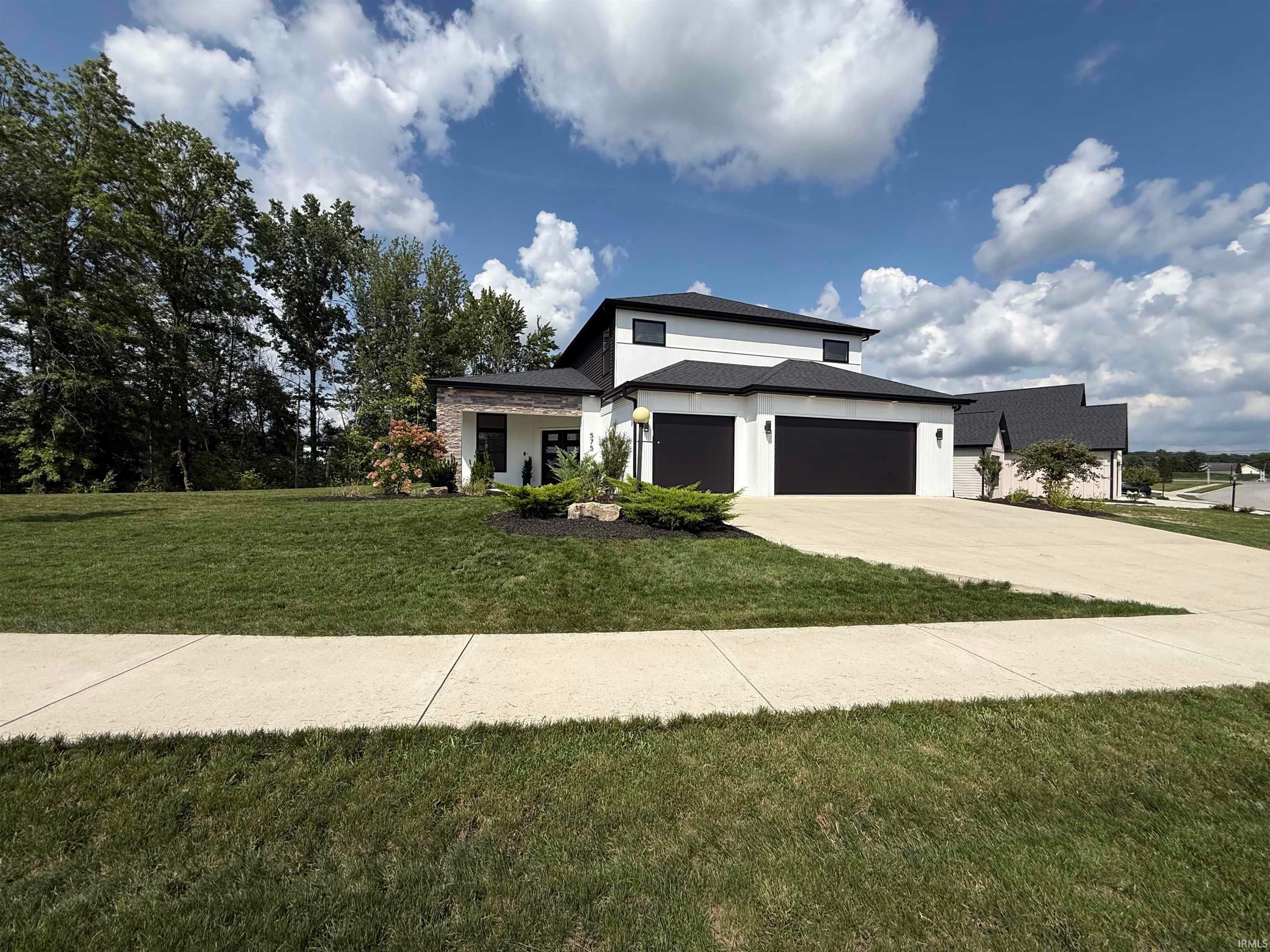 575 Sandringham Pass — photo