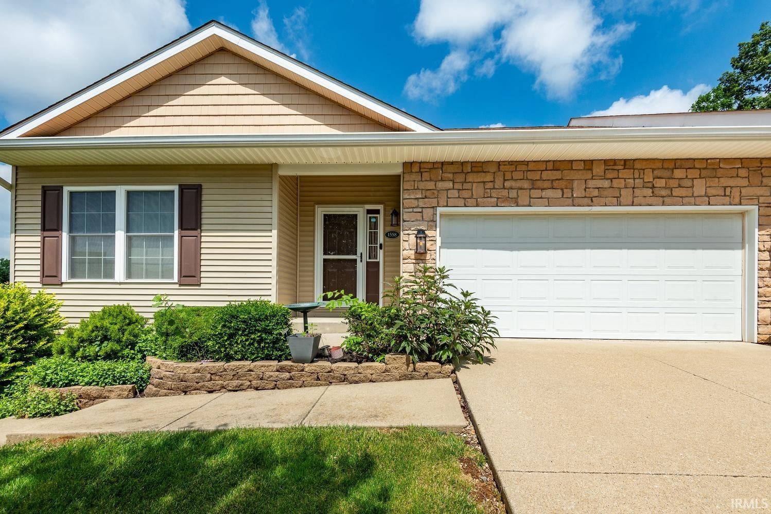 1558 W Petal Court — photo