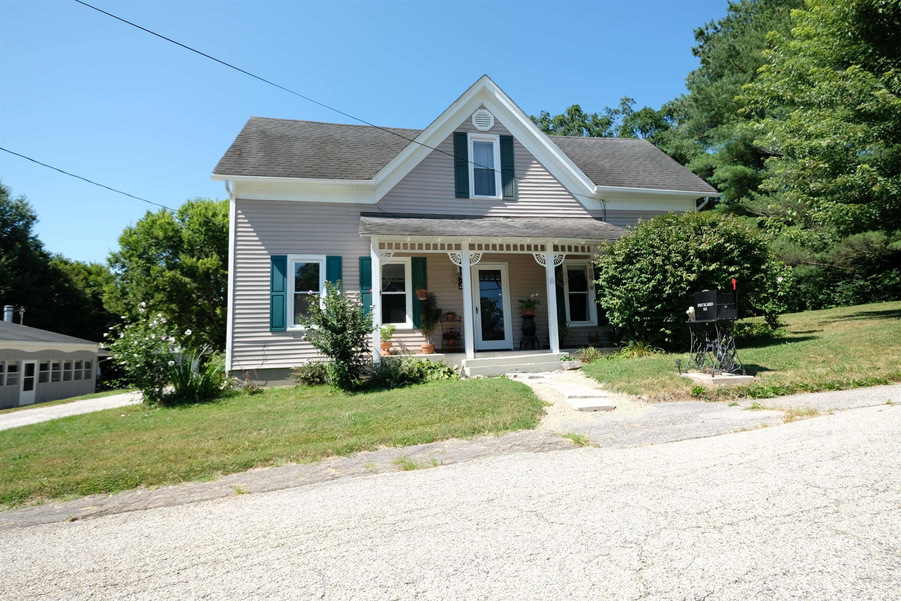 621 W Oak Street — photo