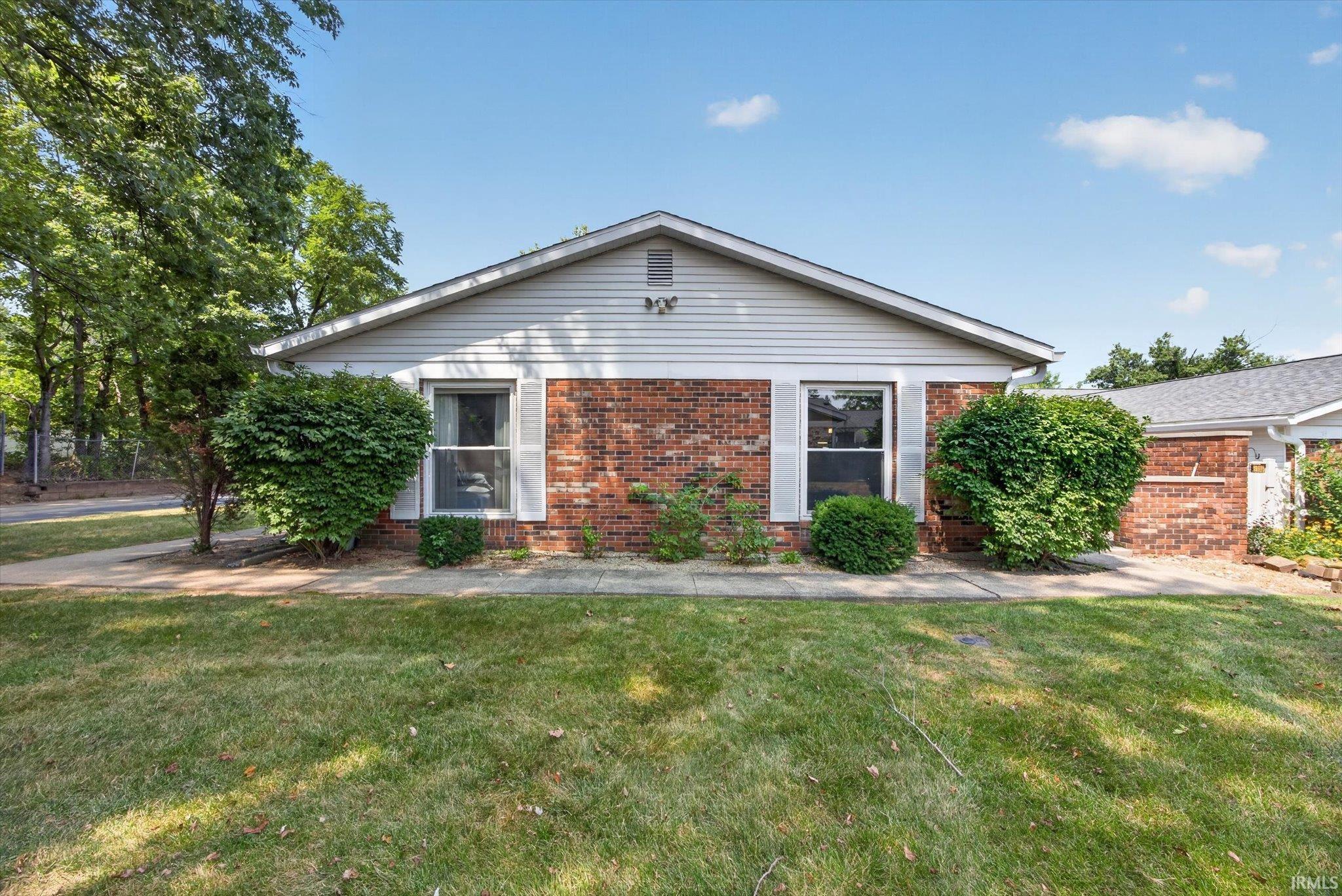 851 E Waterloo Court — photo