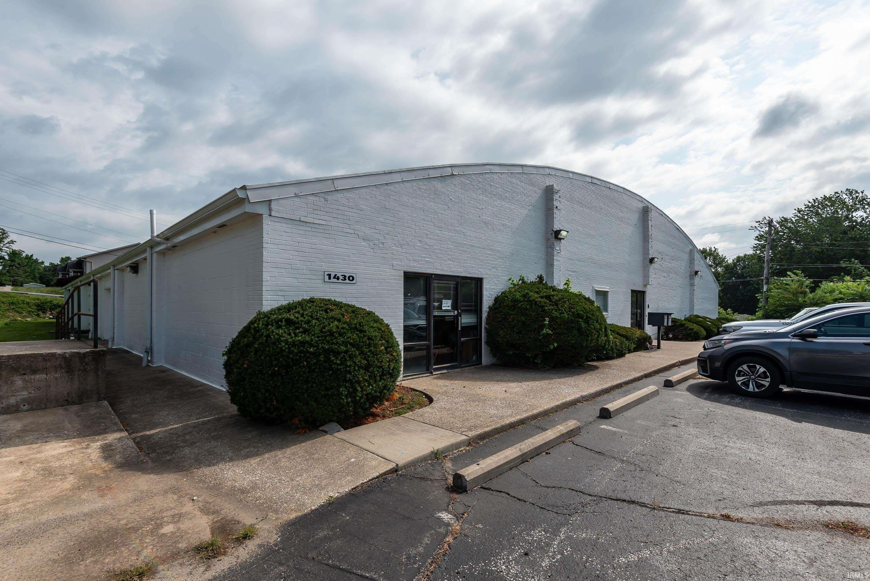 1430 N Willis Drive — photo