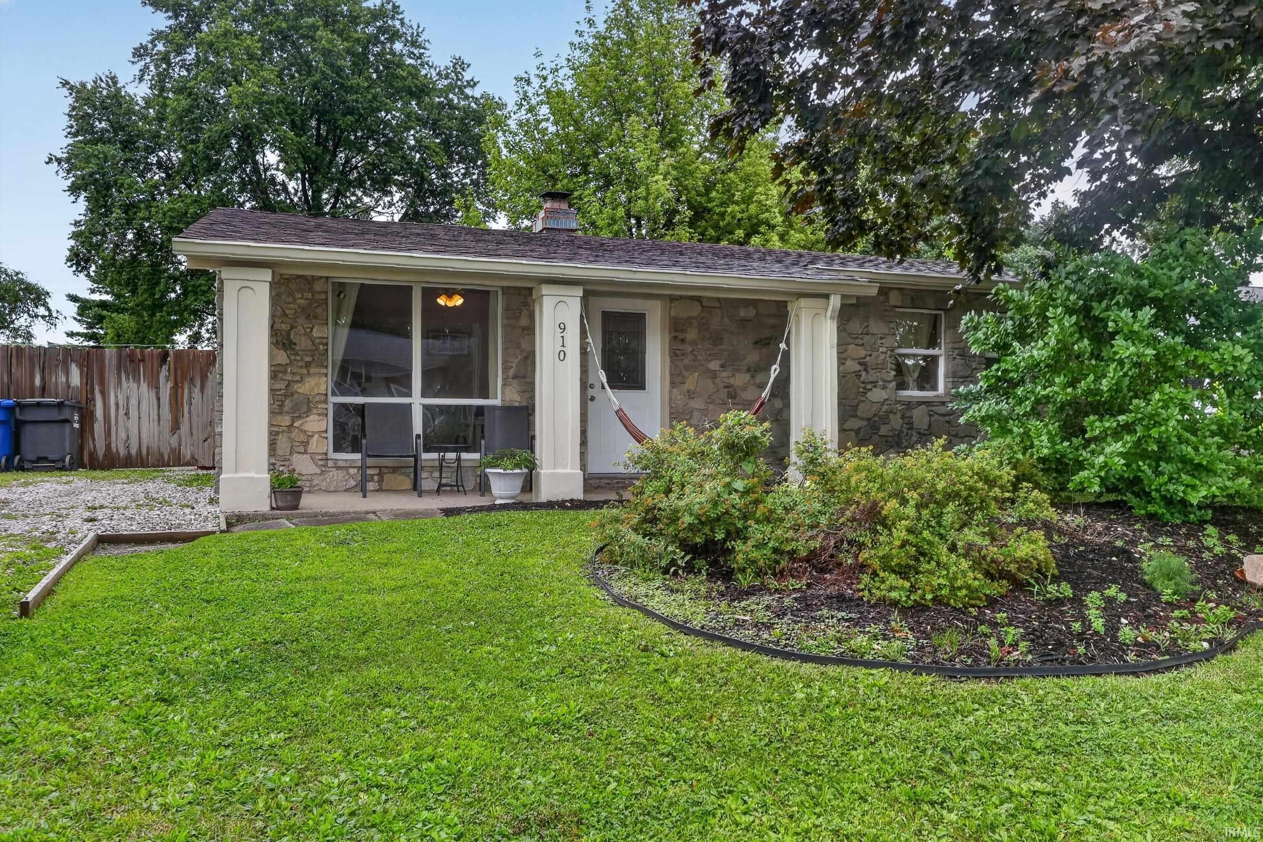 910 Tomahawk Boulevard — photo