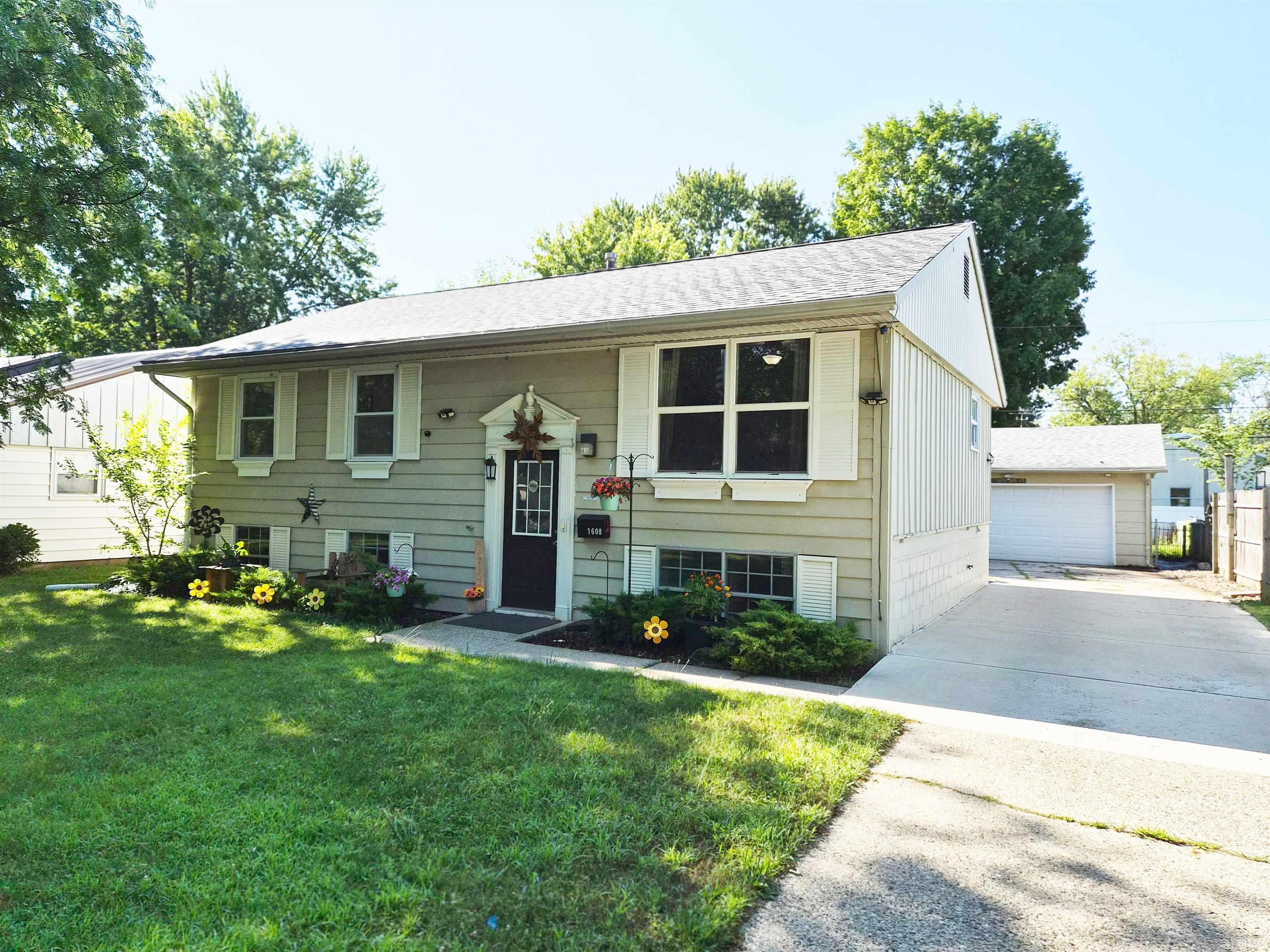 1608 Hickory Place — photo