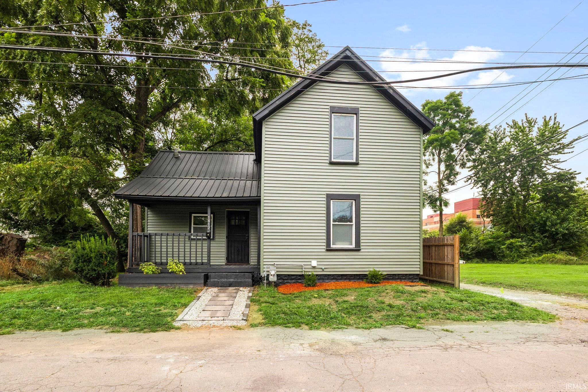 1812 Columbia Street — photo
