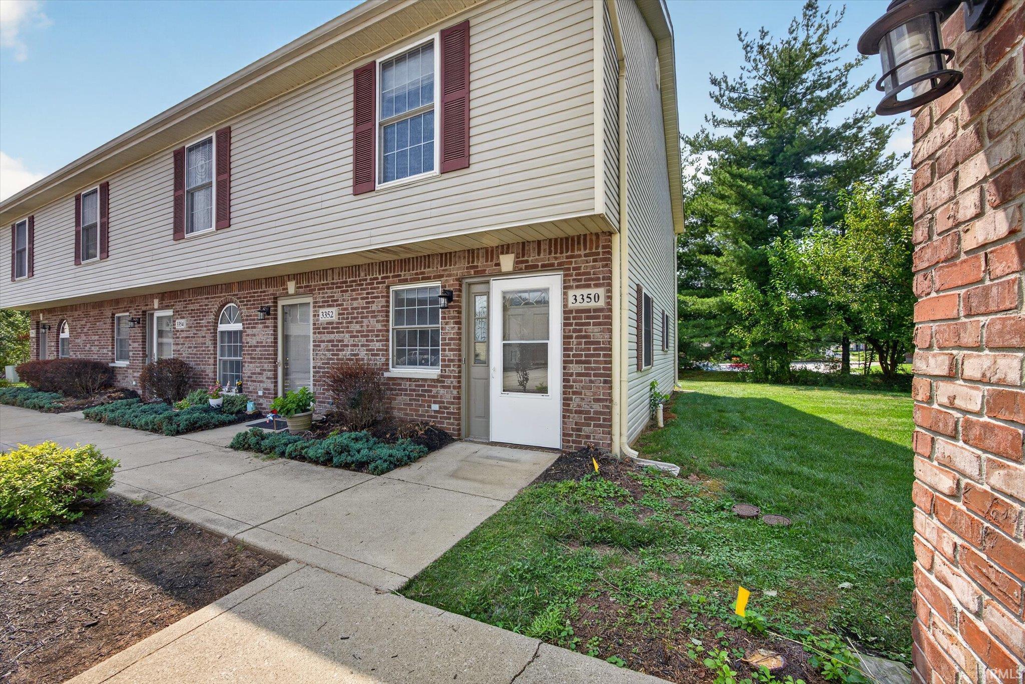 3350 S Oaklawn Circle — photo