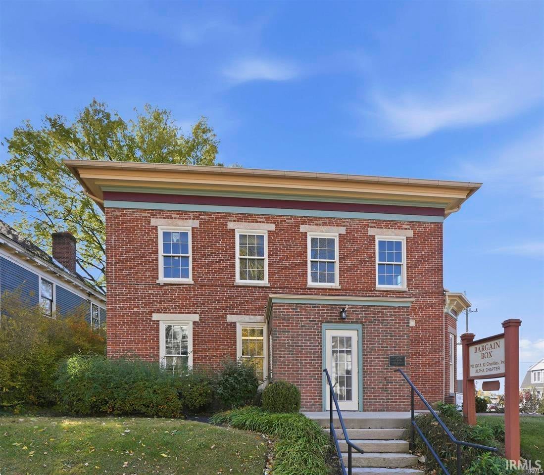 607 E Charles Street — photo