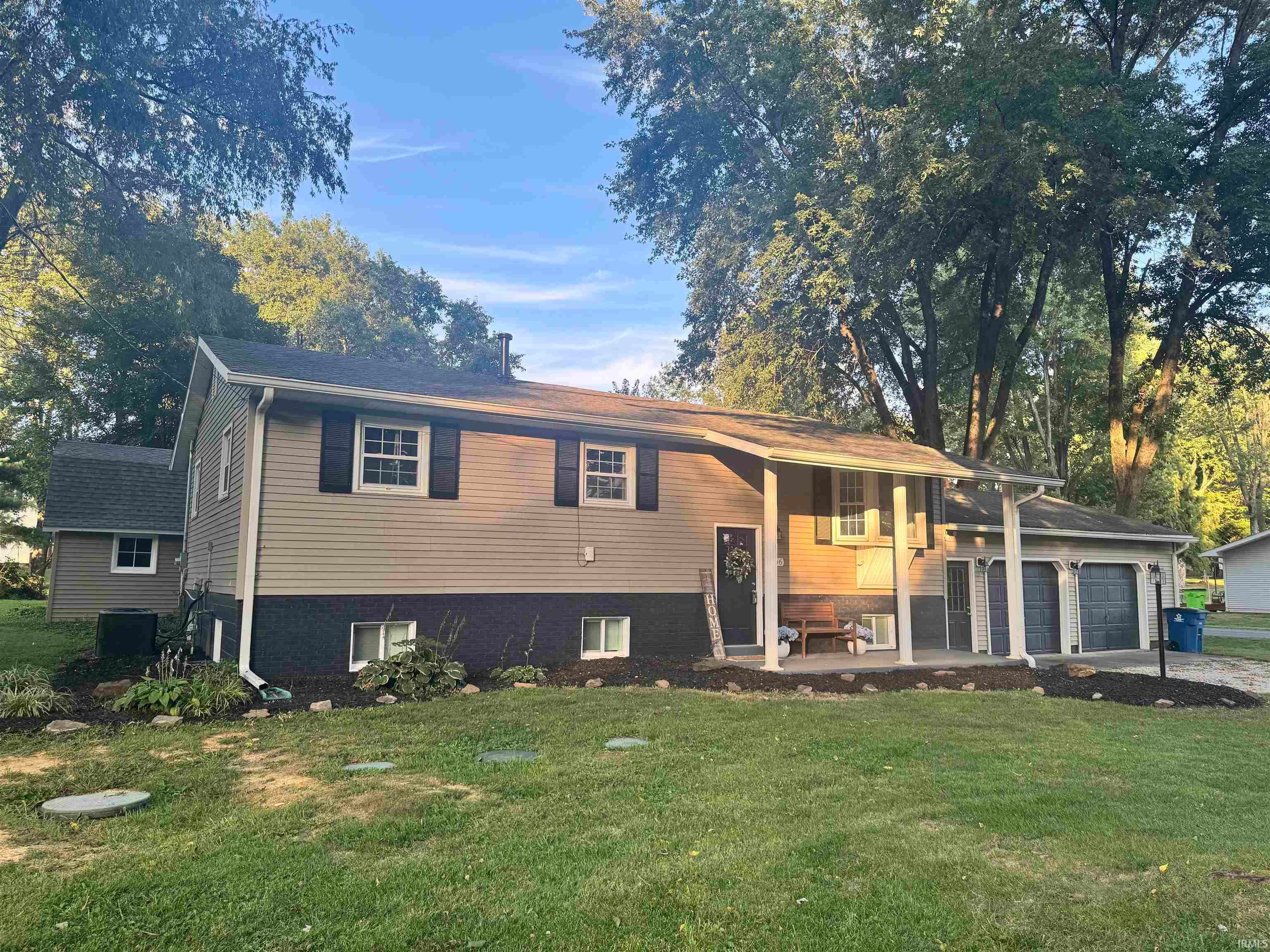 906 N Hillcrest Road — photo