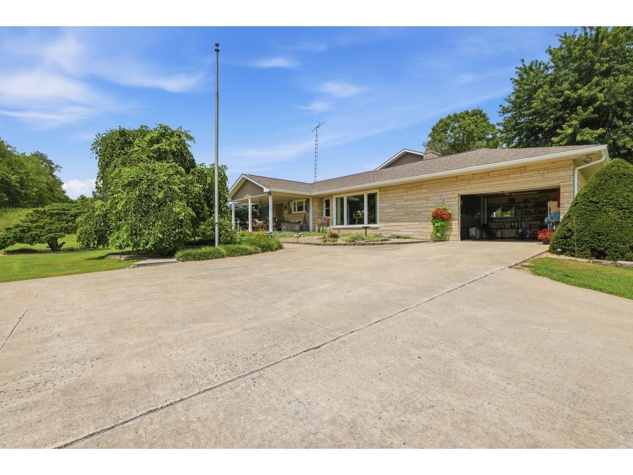 4921 State Road 158 — photo