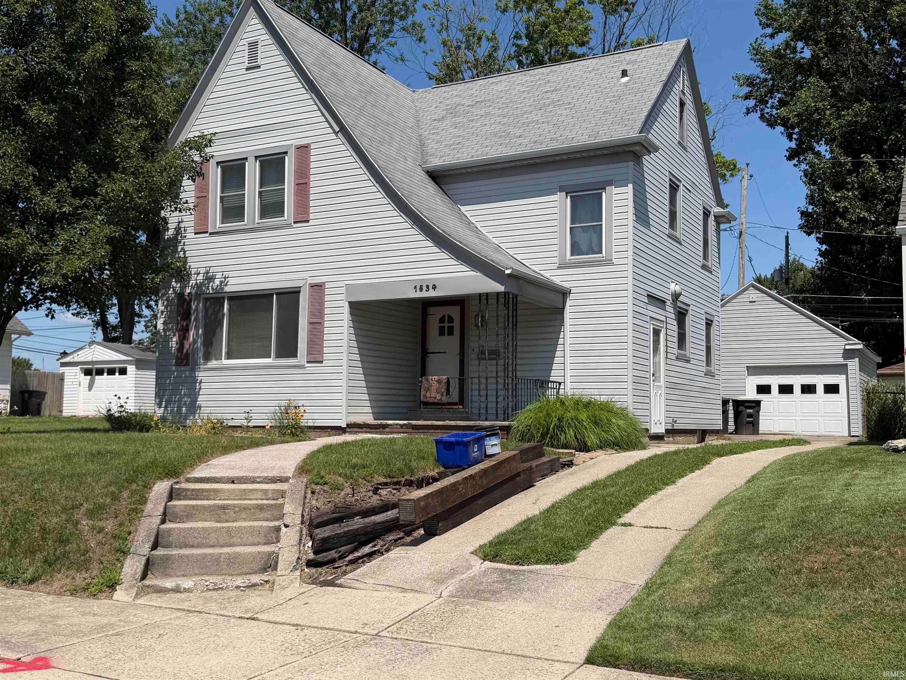 1834 Clover Lane — photo