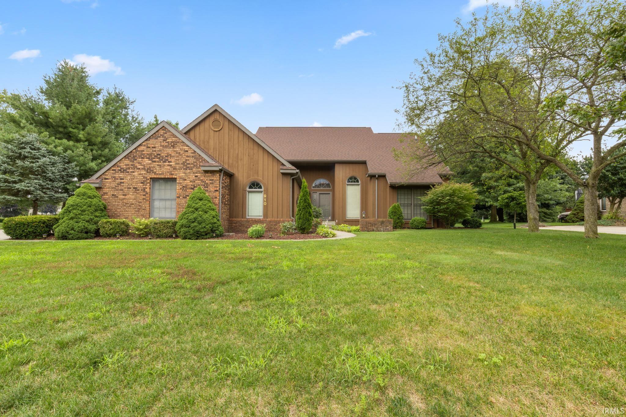 910 Foxbriar Lane — photo