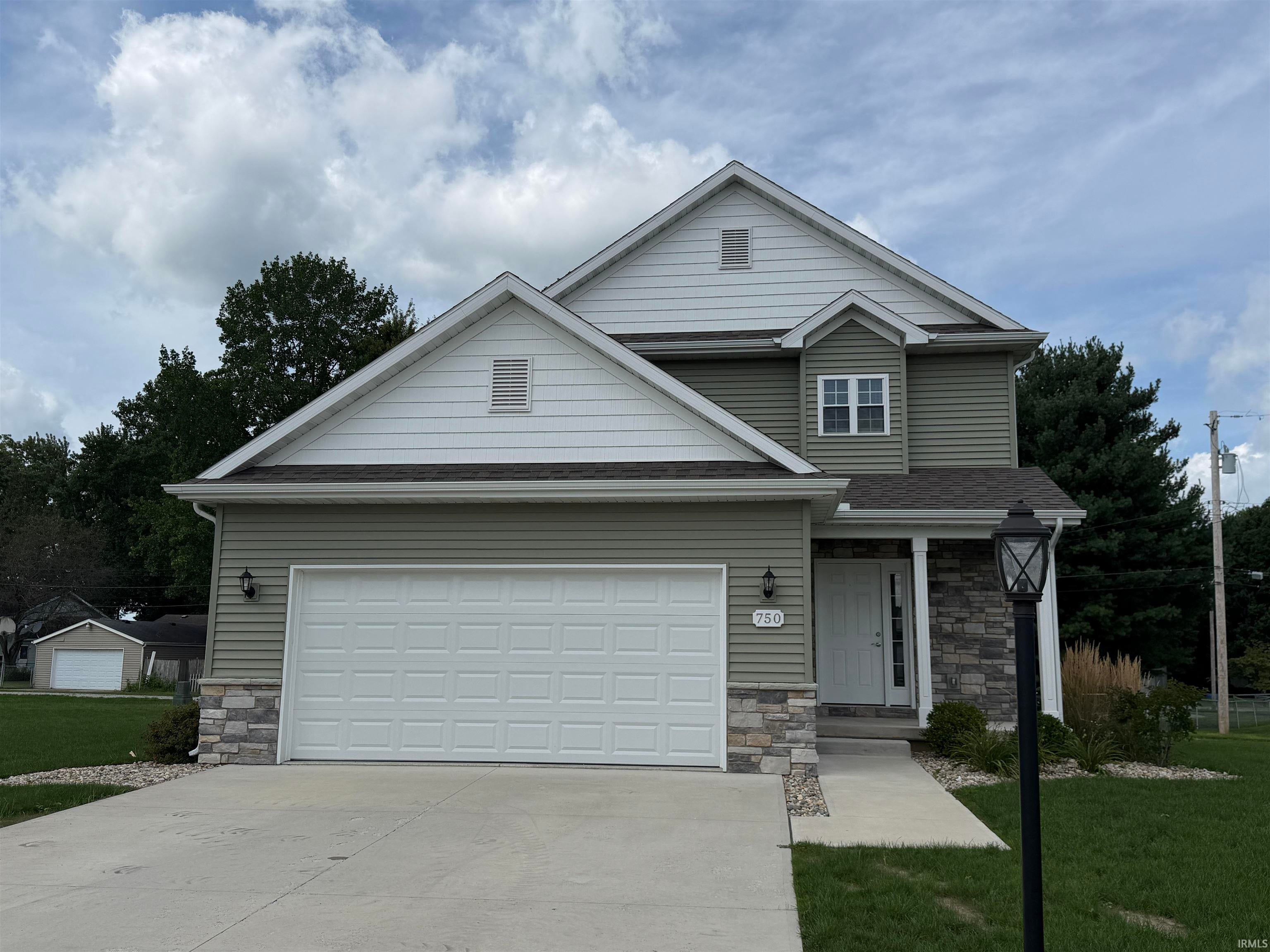 750 Knott Court — photo