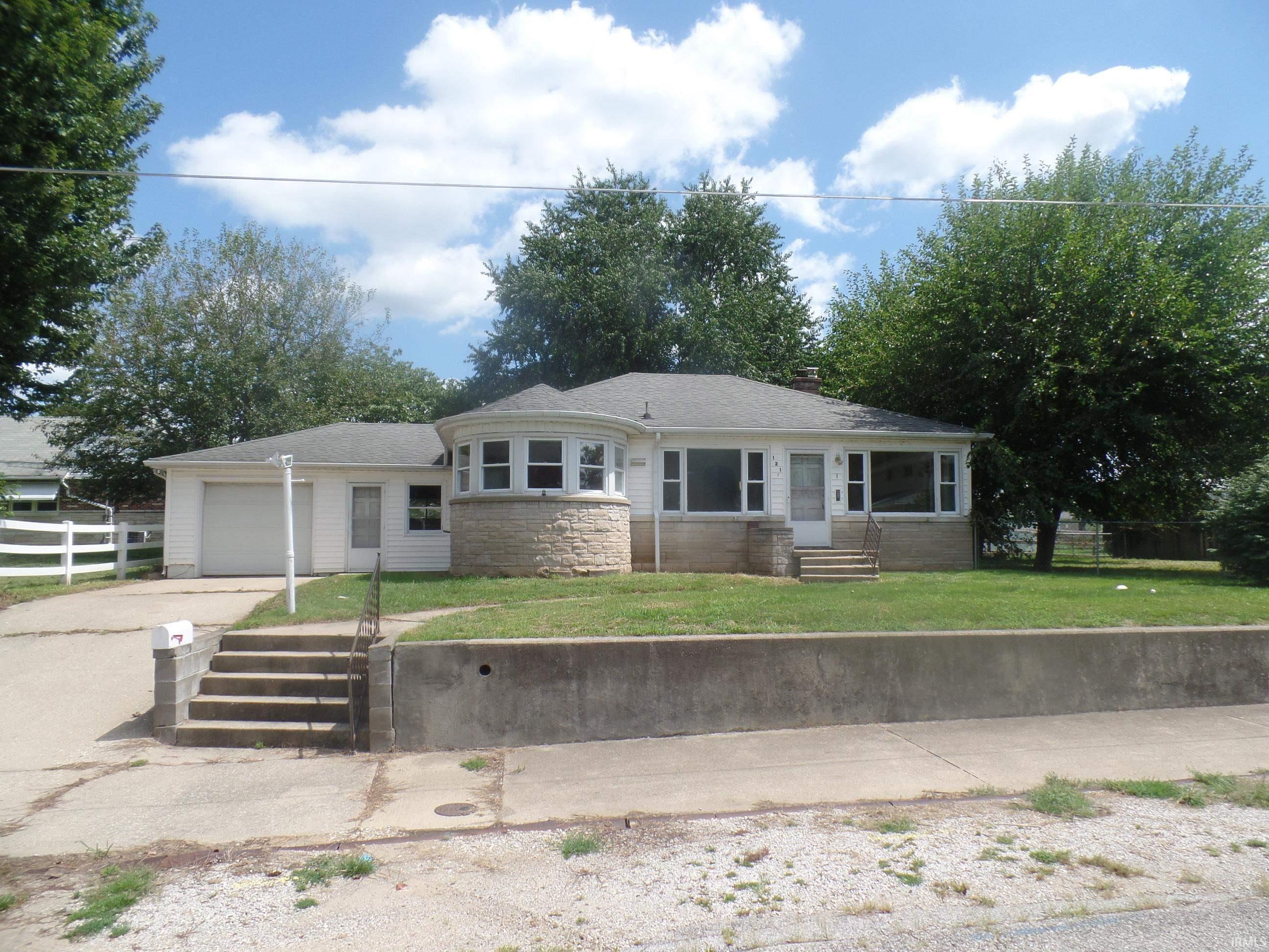 121 S Lewis Street — photo