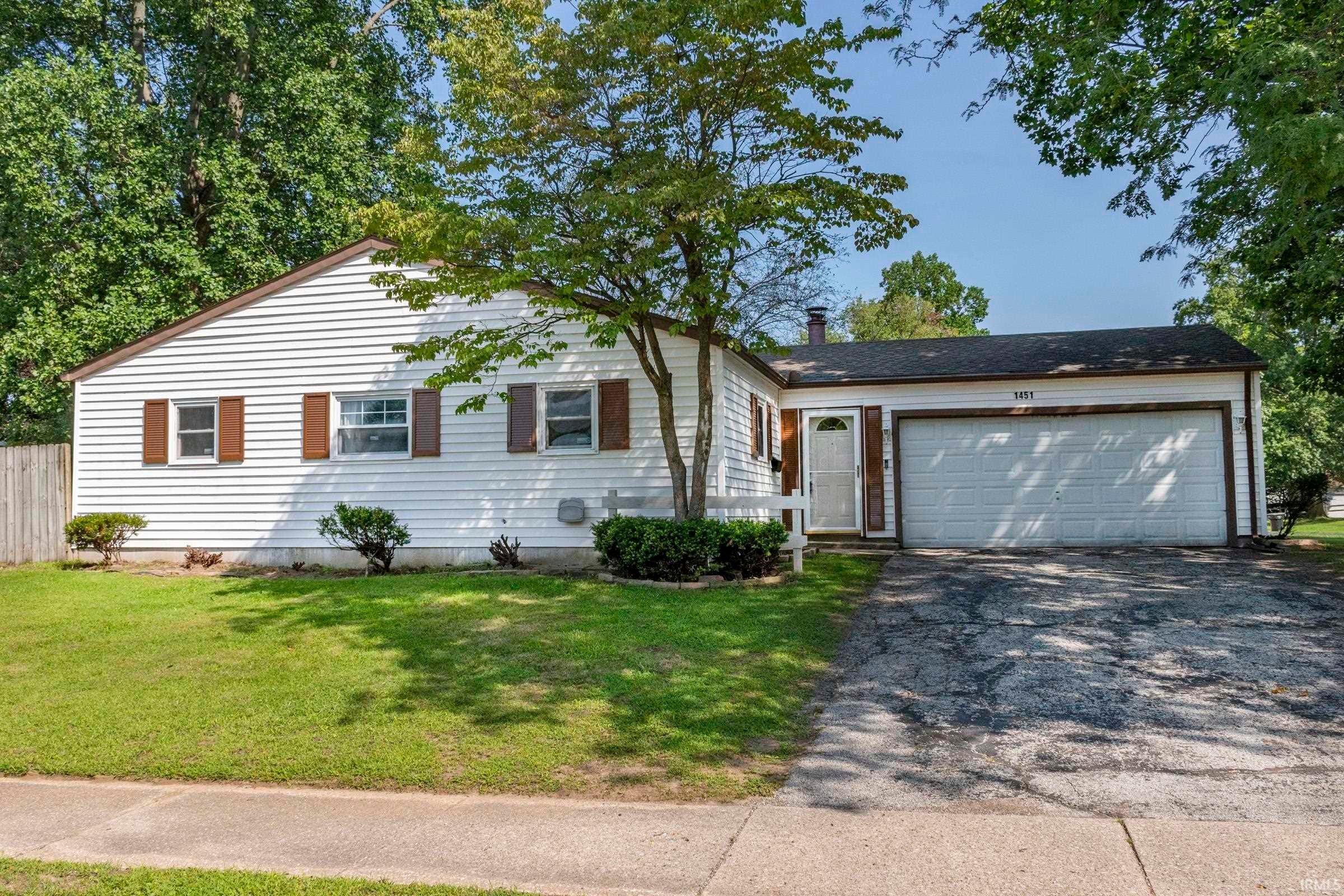 1451 Sutherland Lane — photo
