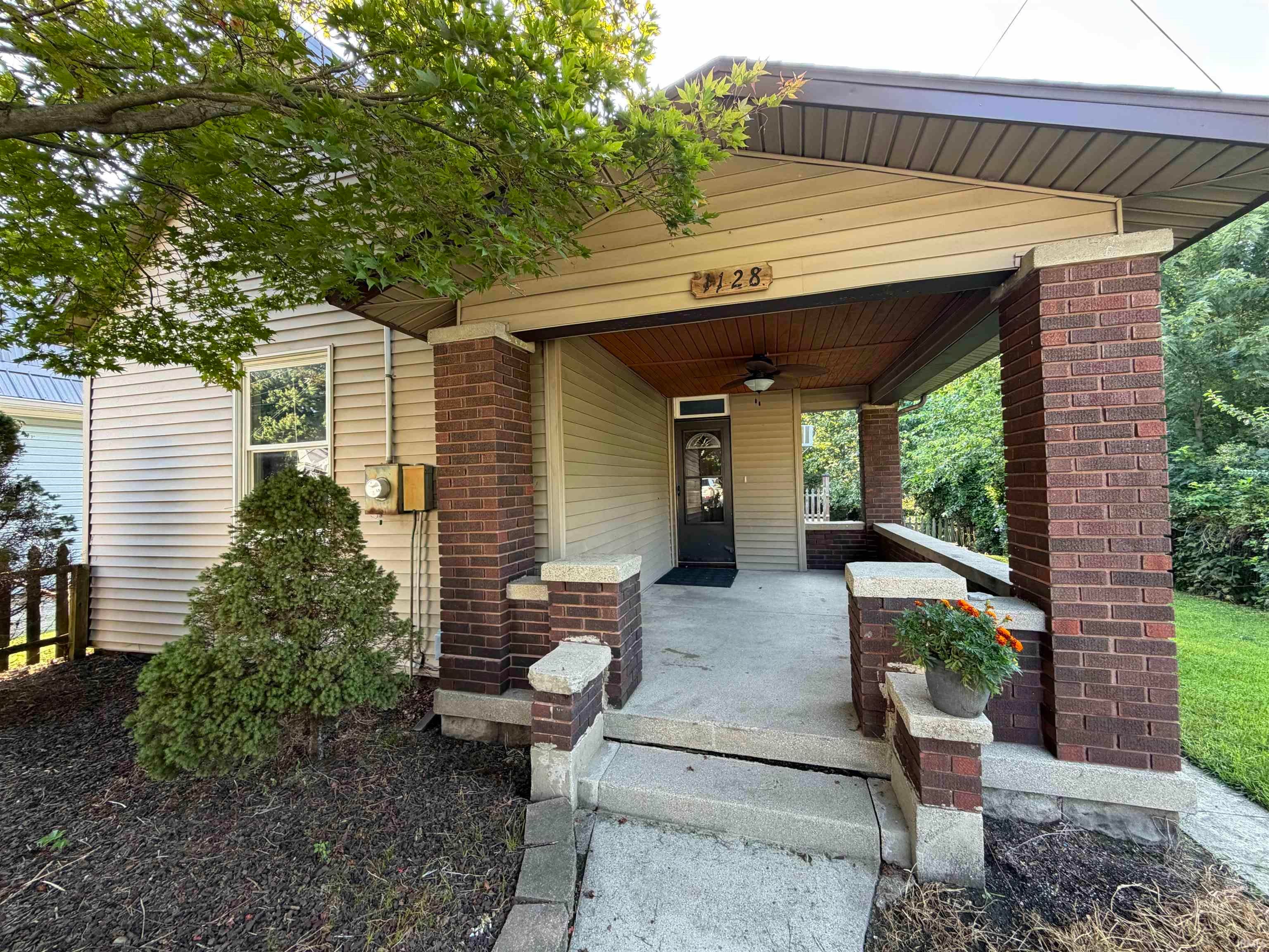 1128 Cummings Street — photo