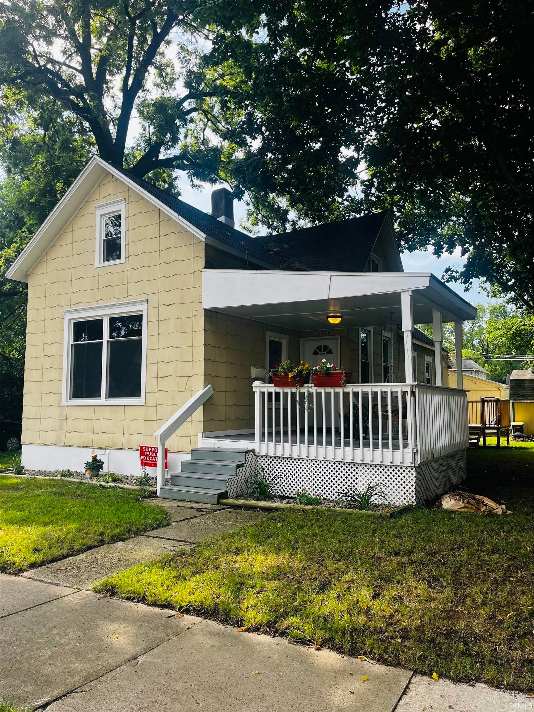 1719 Howell Street — photo