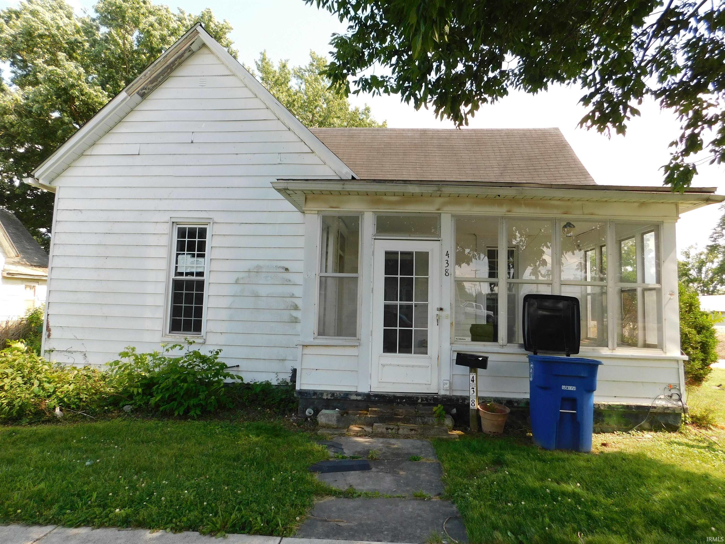 438 W Oak Street — photo