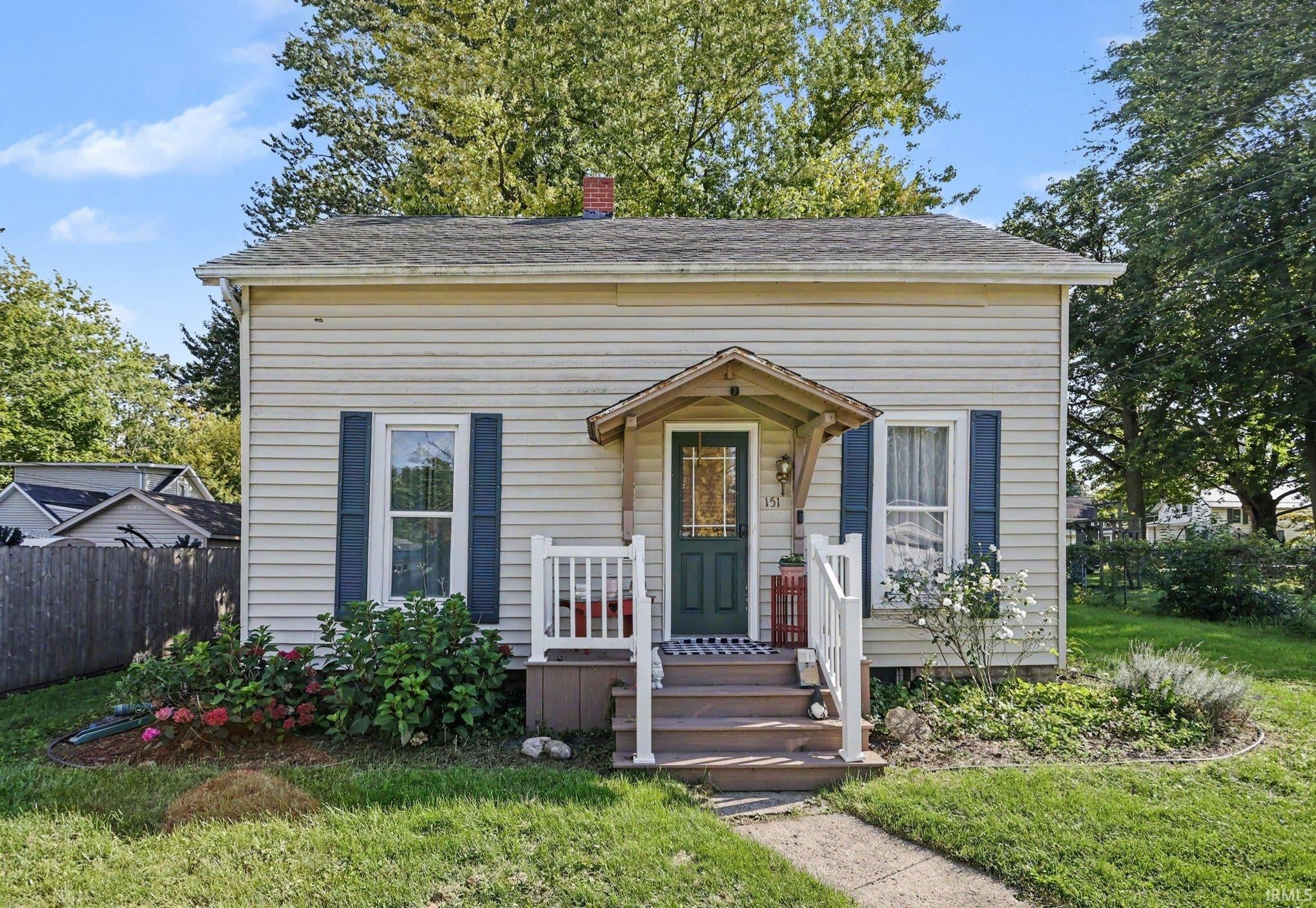 151 E John Street — photo