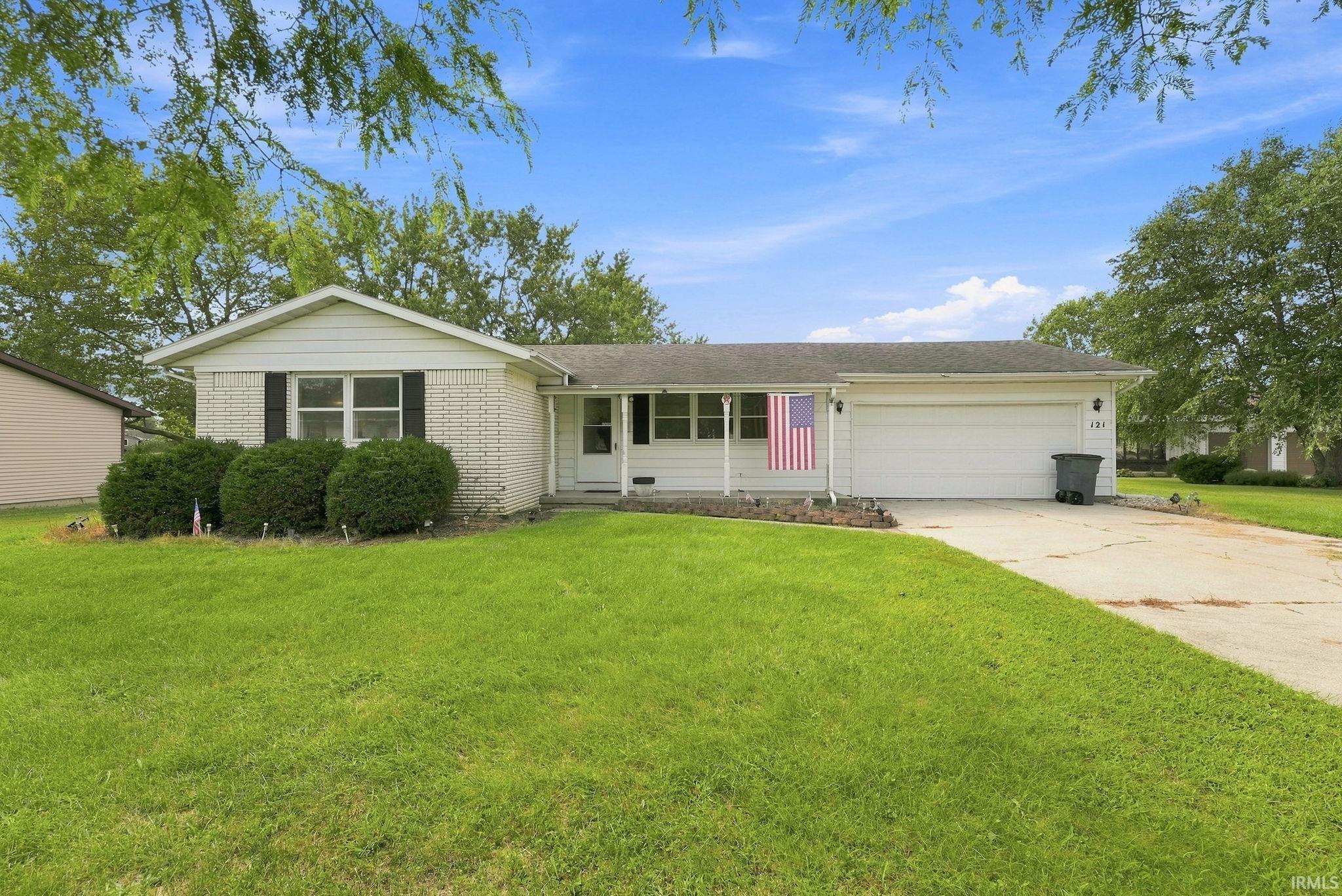 121 Riverside Court — photo