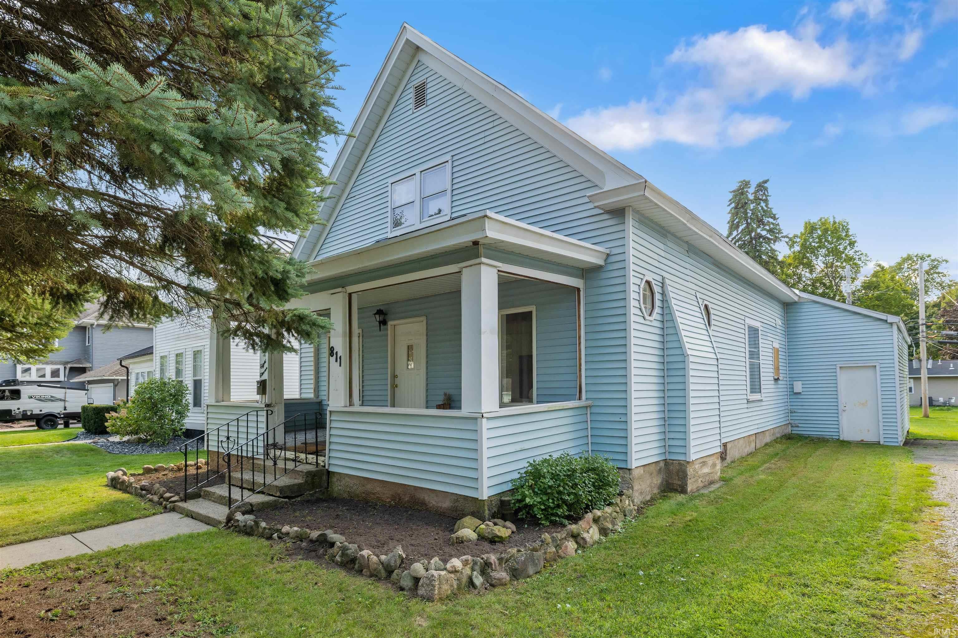 811 Midway Drive — photo
