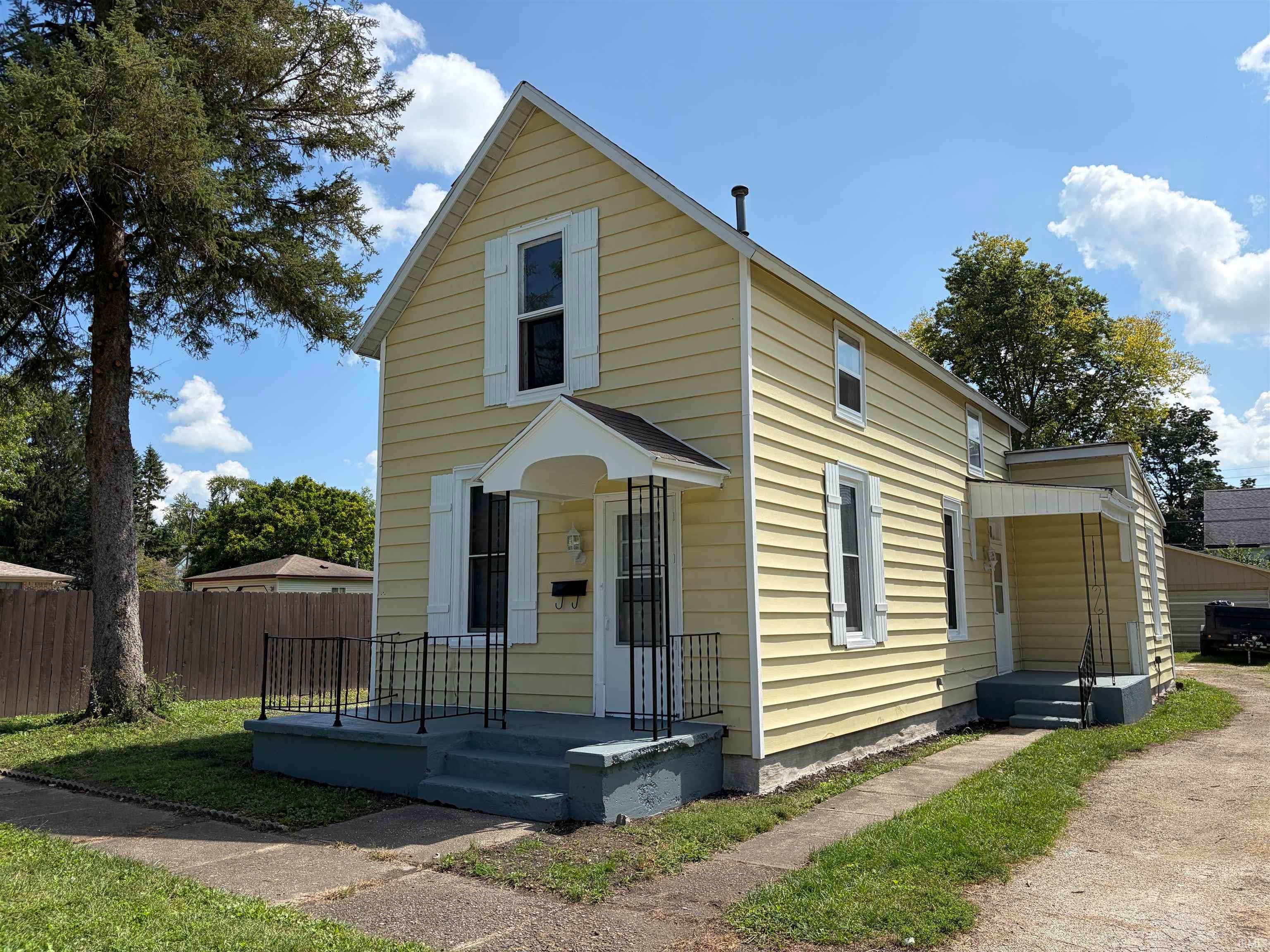 806 E 4th Street — photo