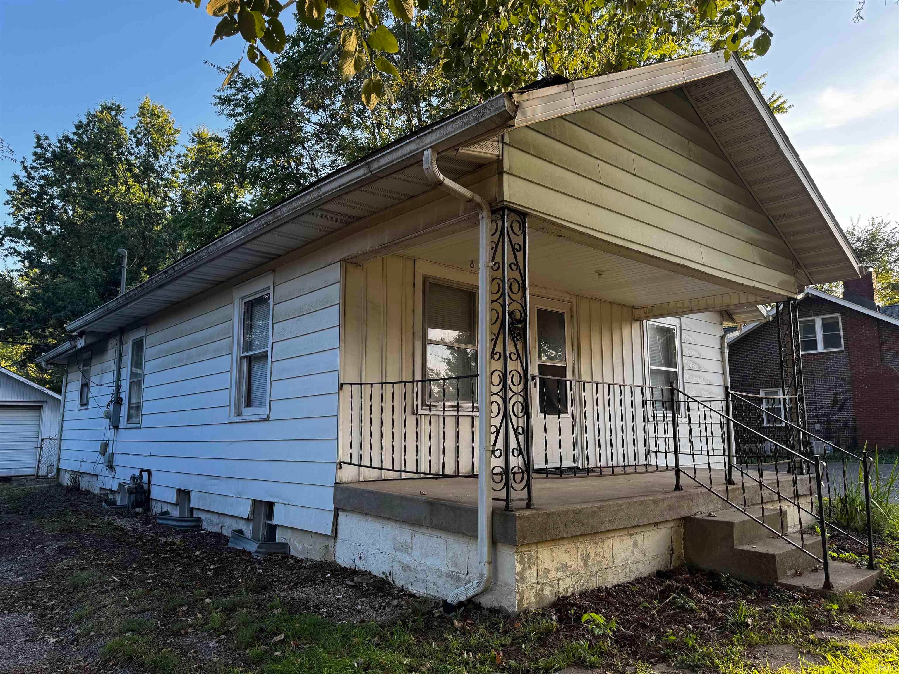 202 E Hillside Drive — photo