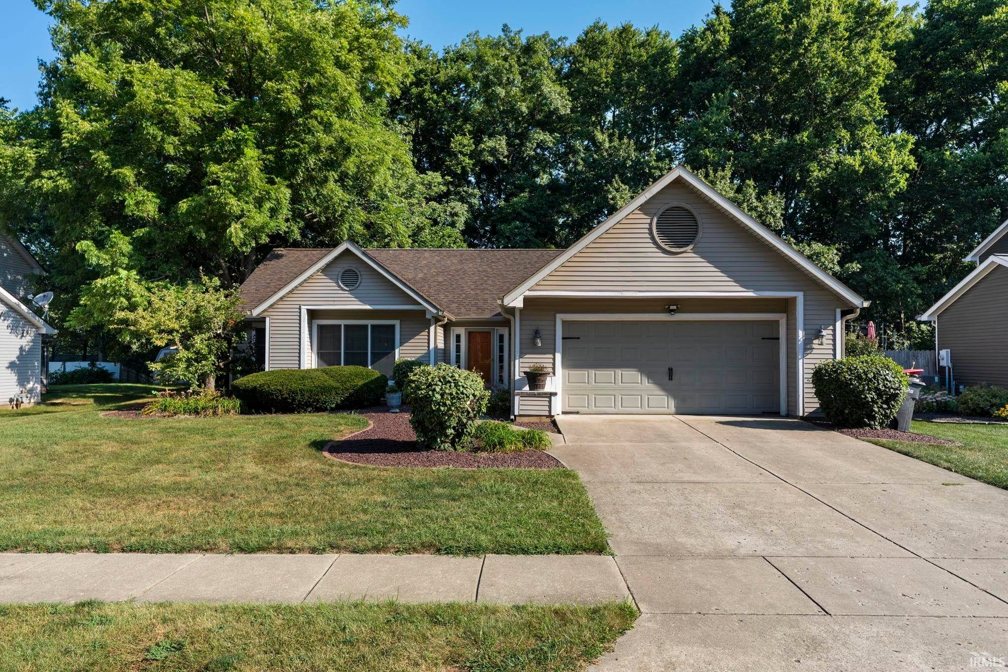 710 Bur Oak W Court — photo