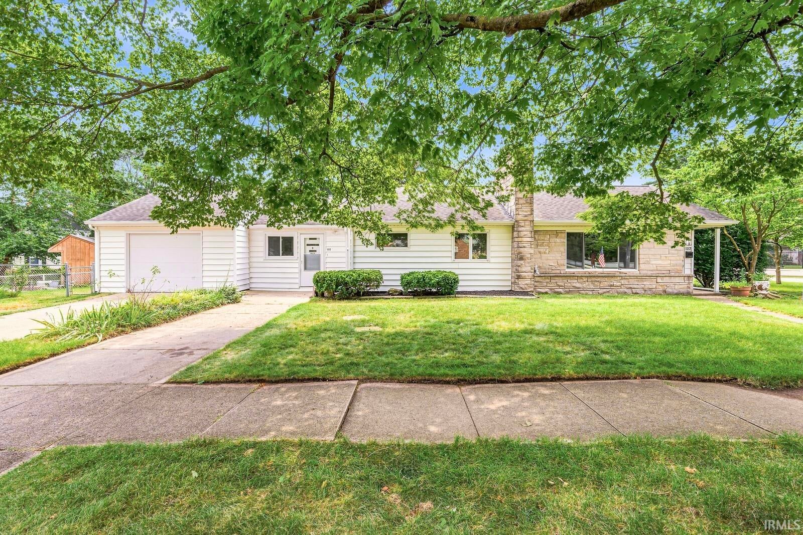 102 S Greenlawn Avenue — photo