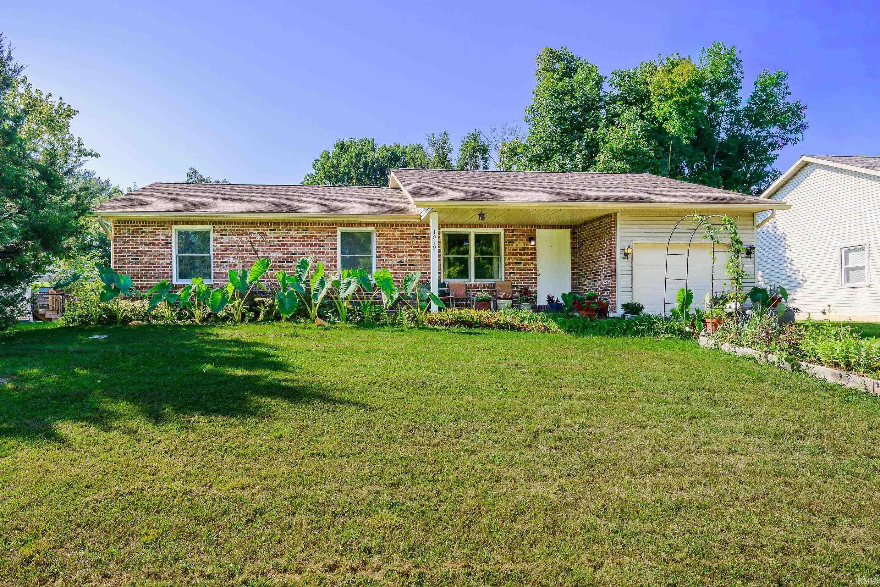 1019 W Countryside Lane — photo