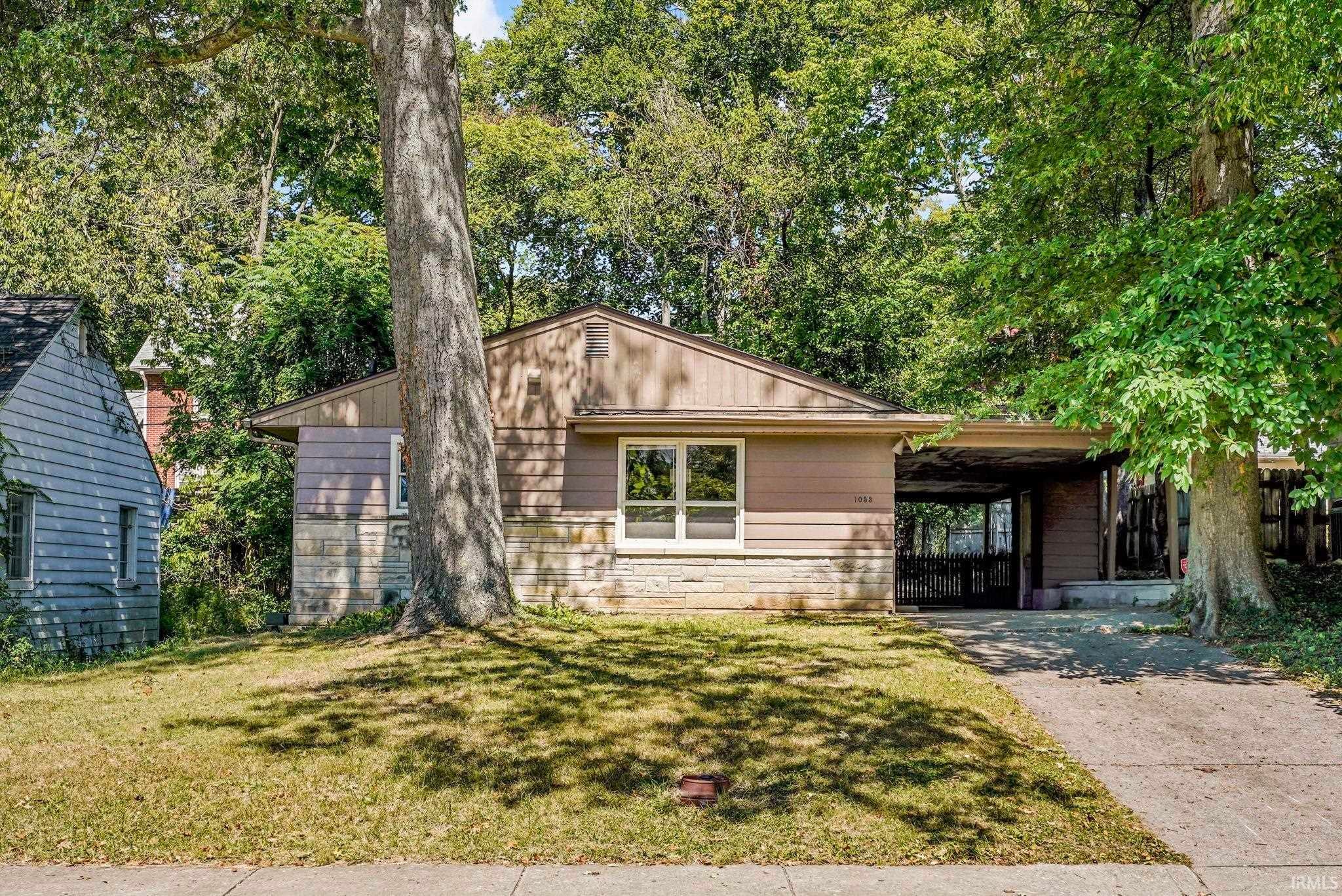 1033 E Maxwell Lane — photo