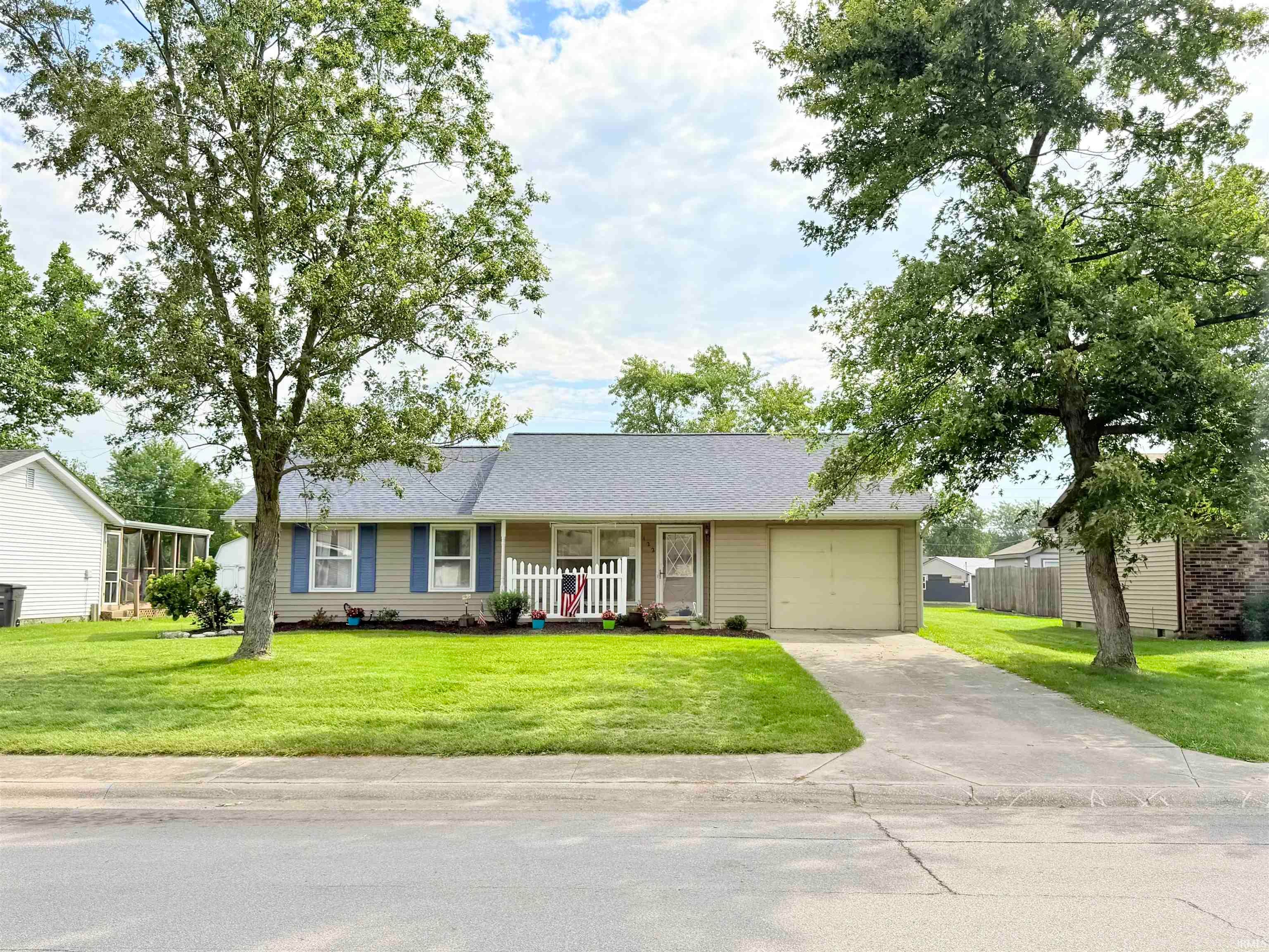122 Selkirk Lane — photo