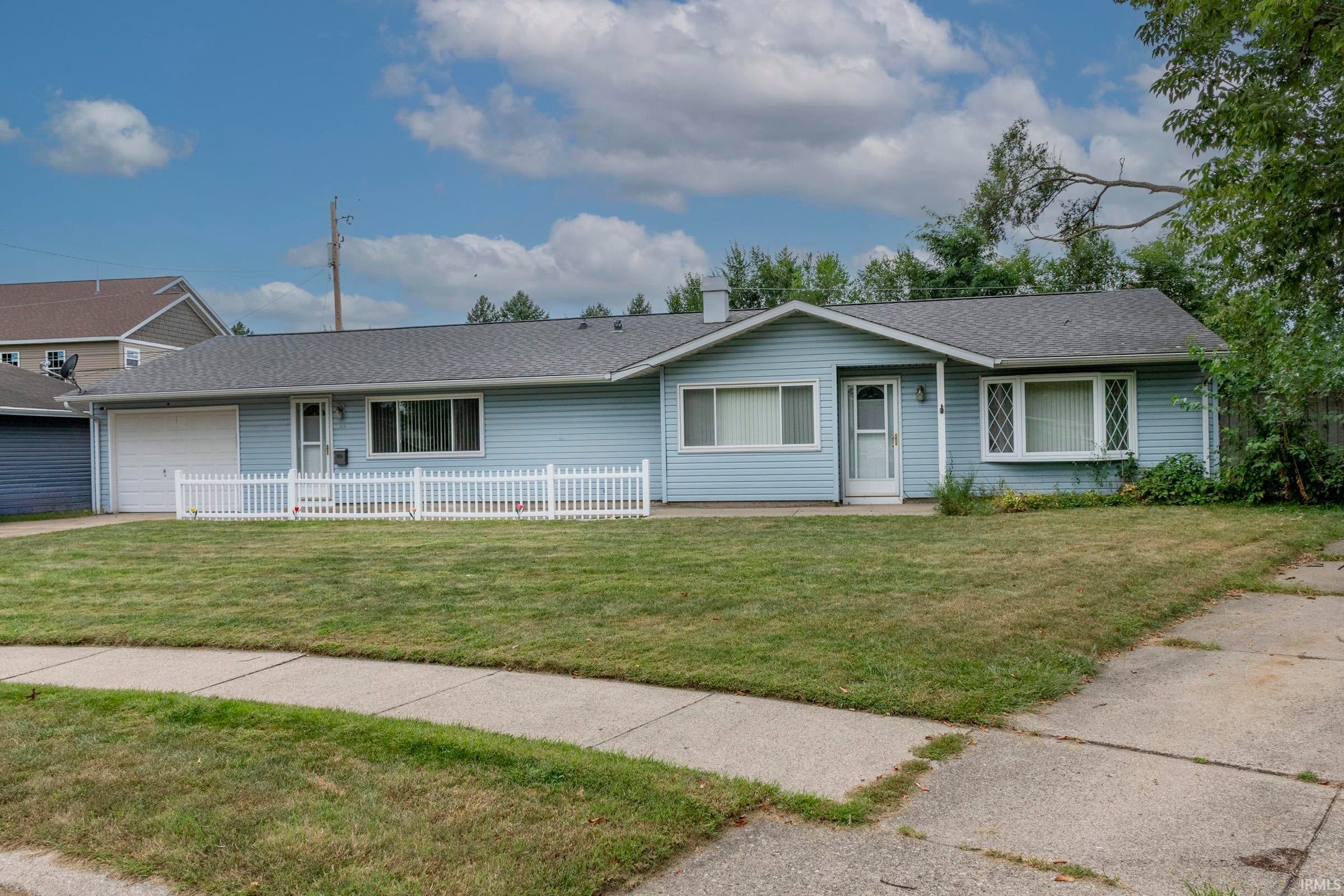 929 Simon Court — photo