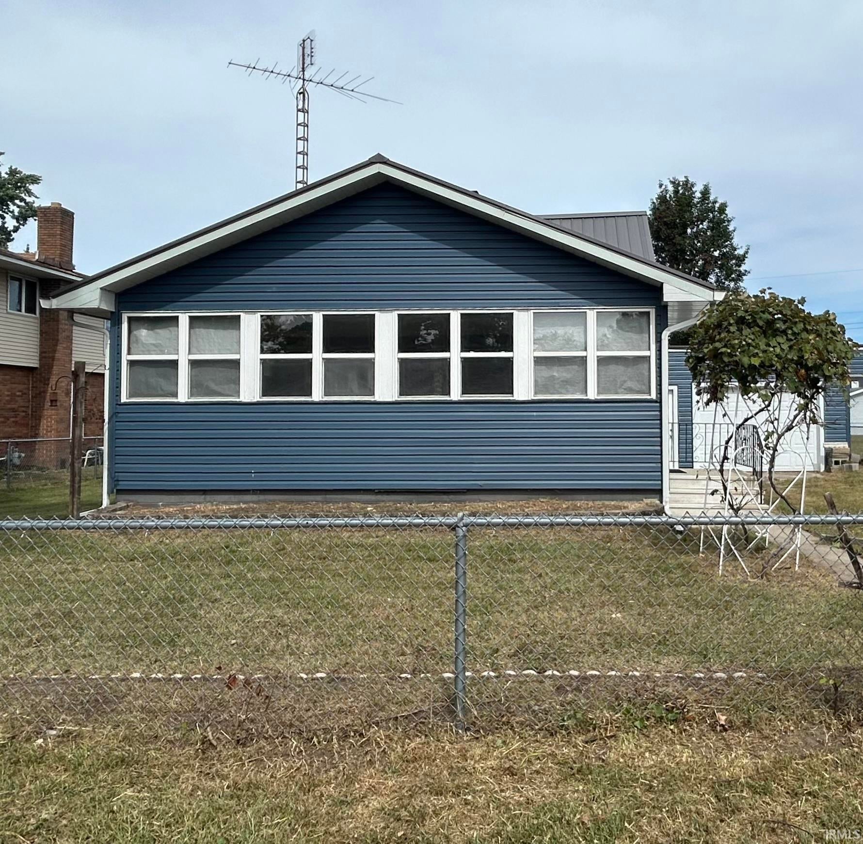305 W New York Street — photo