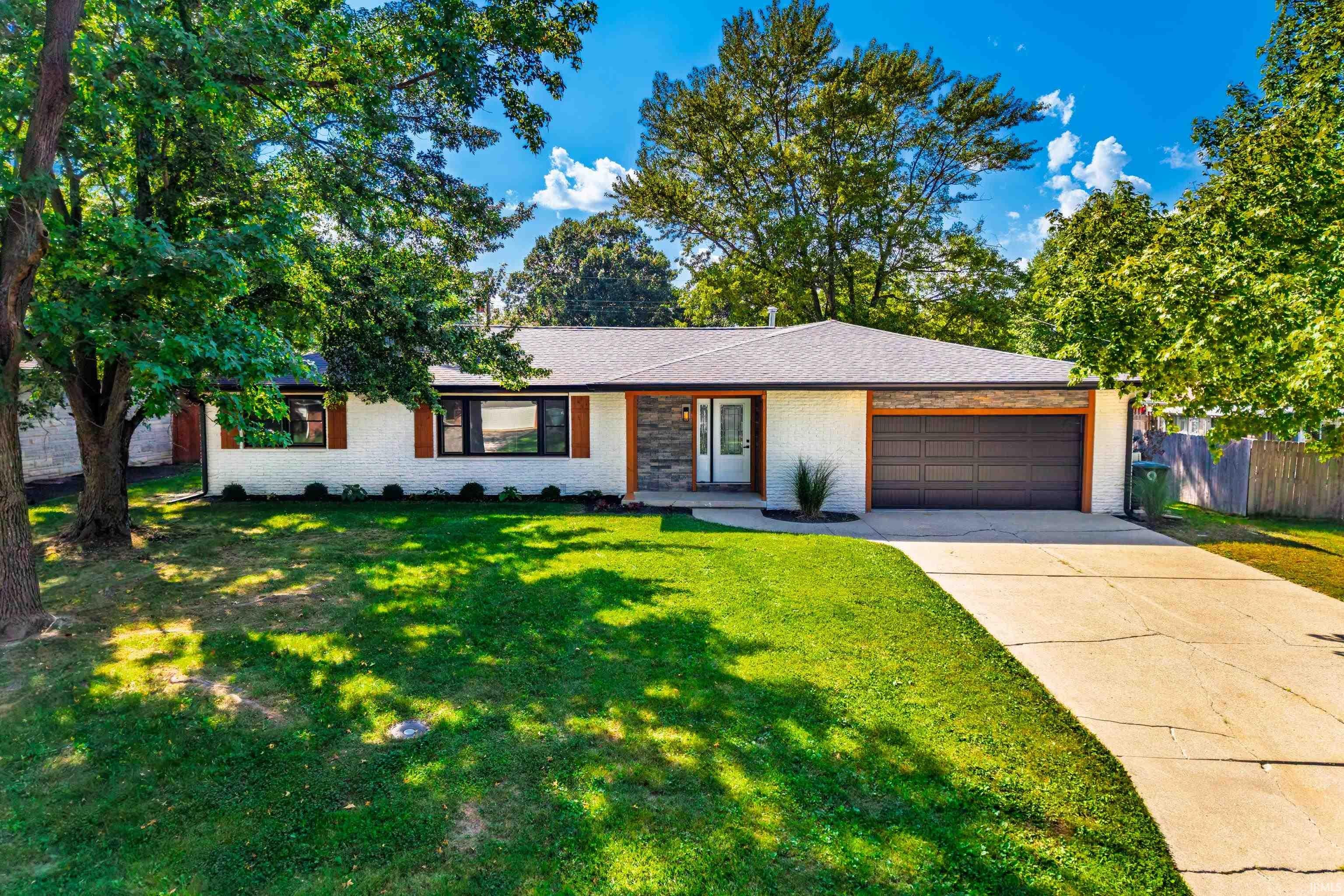 1305 N Greenbriar Road — photo
