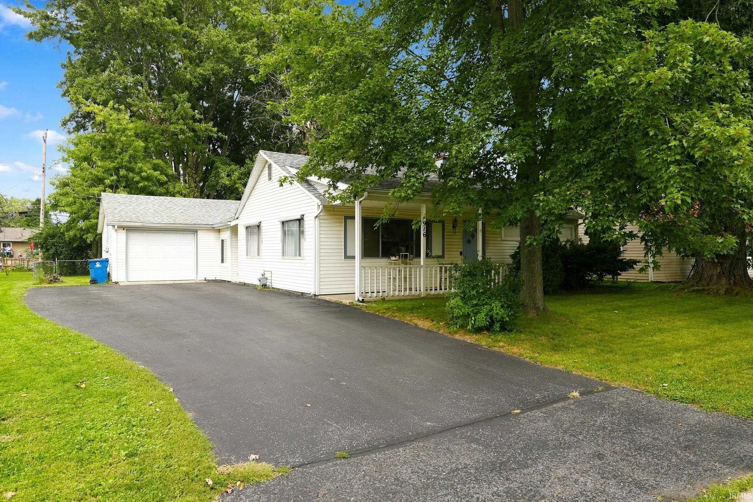 916 W Circle Drive — photo