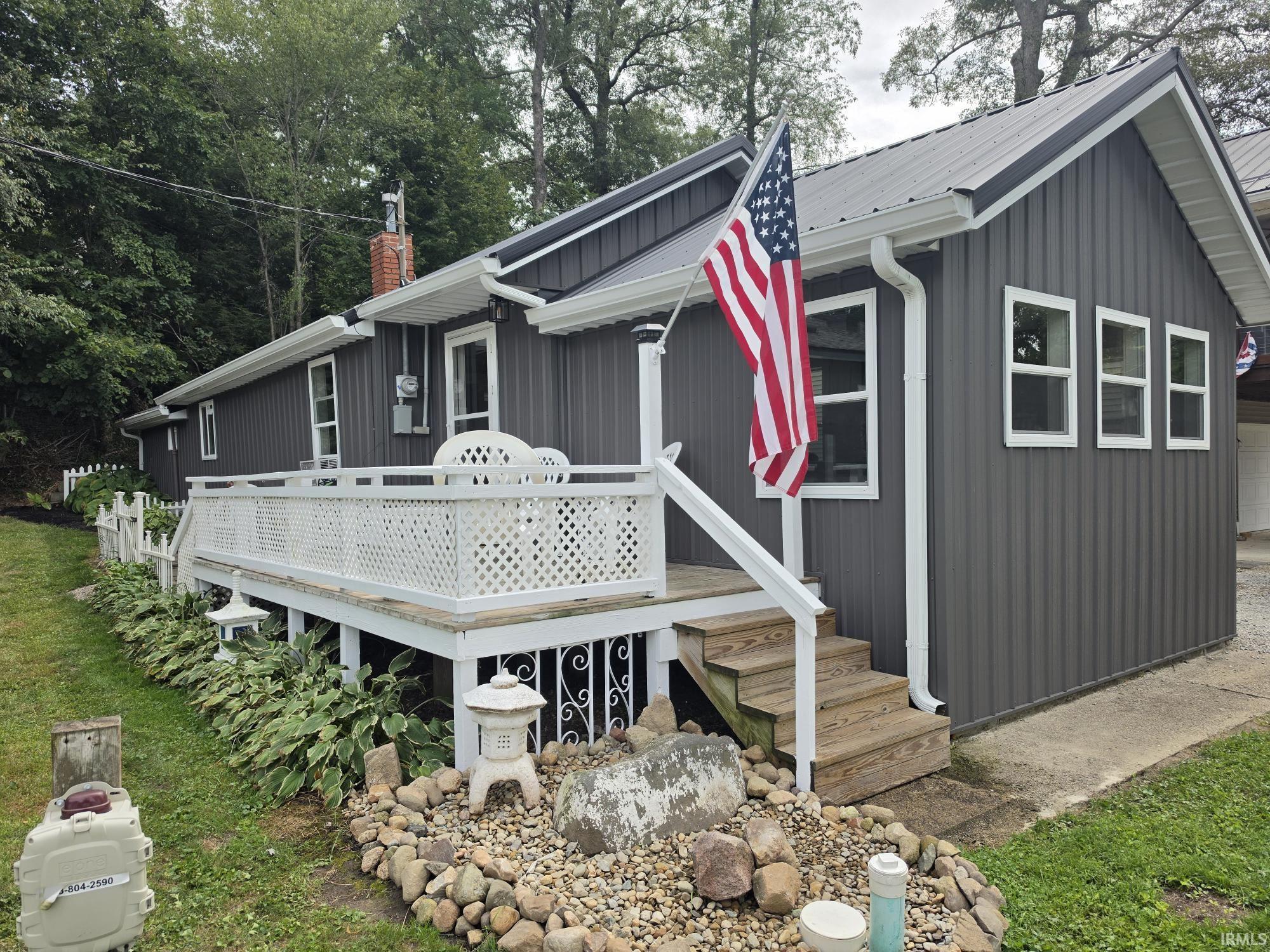 3247 SE Lakeshore Drive — photo