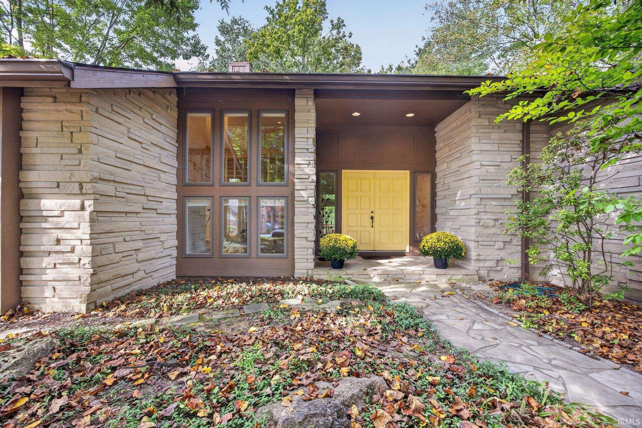 2317 E Linden Hill Drive — photo