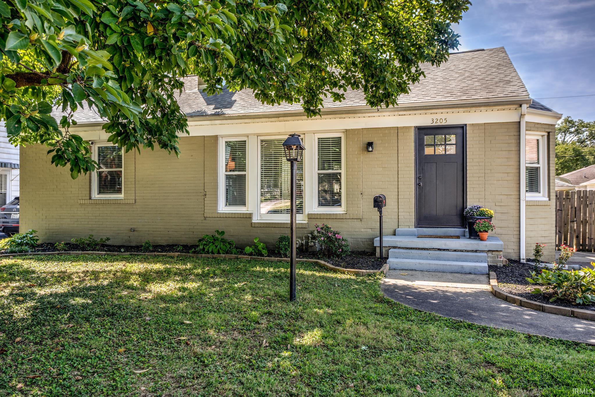 3205 E Powell Avenue — photo