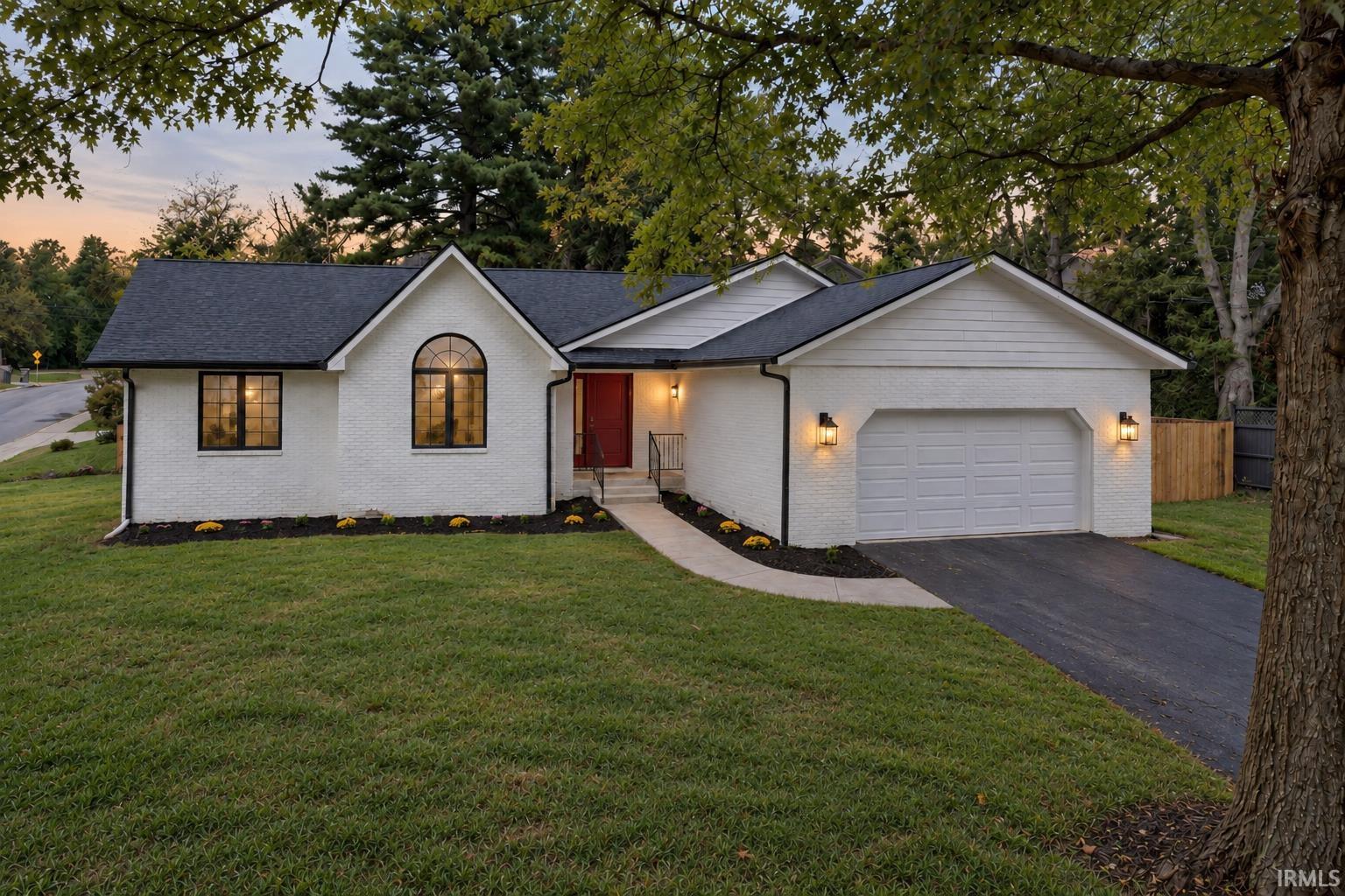 2405 E Queens Way Drive — photo