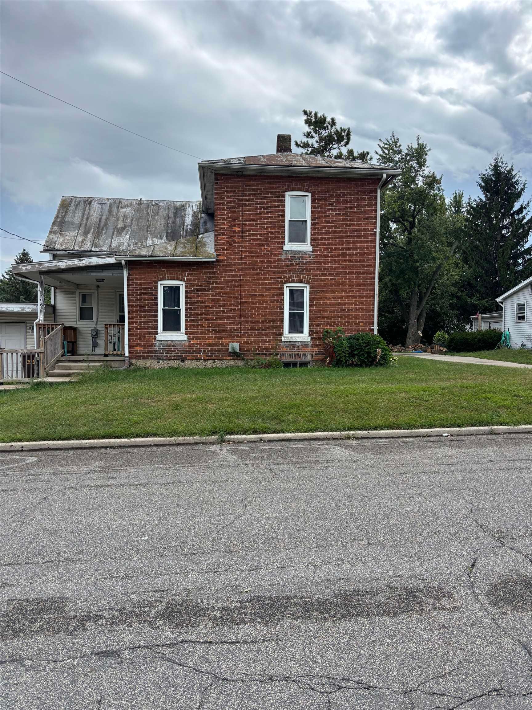 206 E Stocker Street — photo