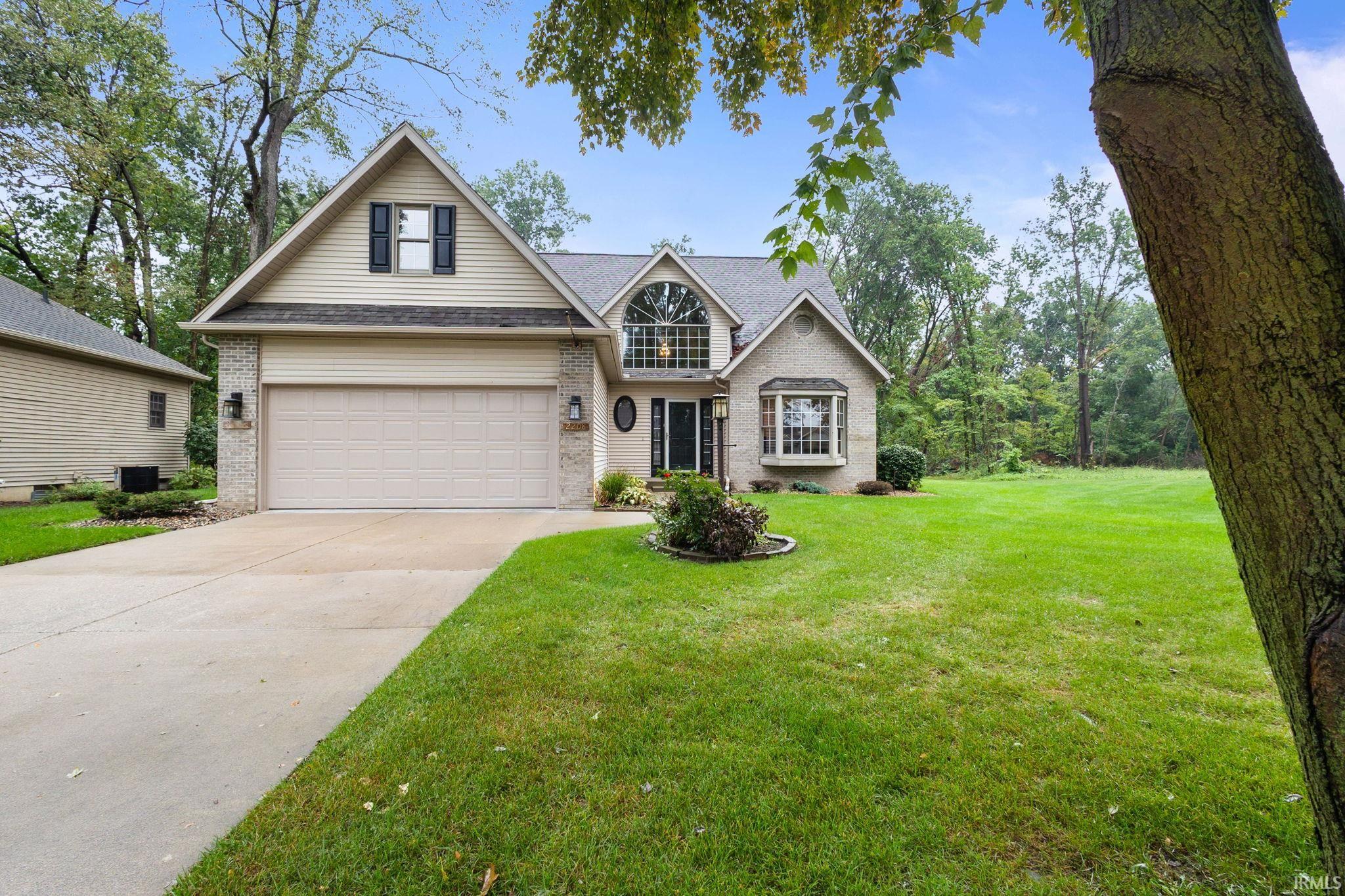 2208 Woodland Court — photo