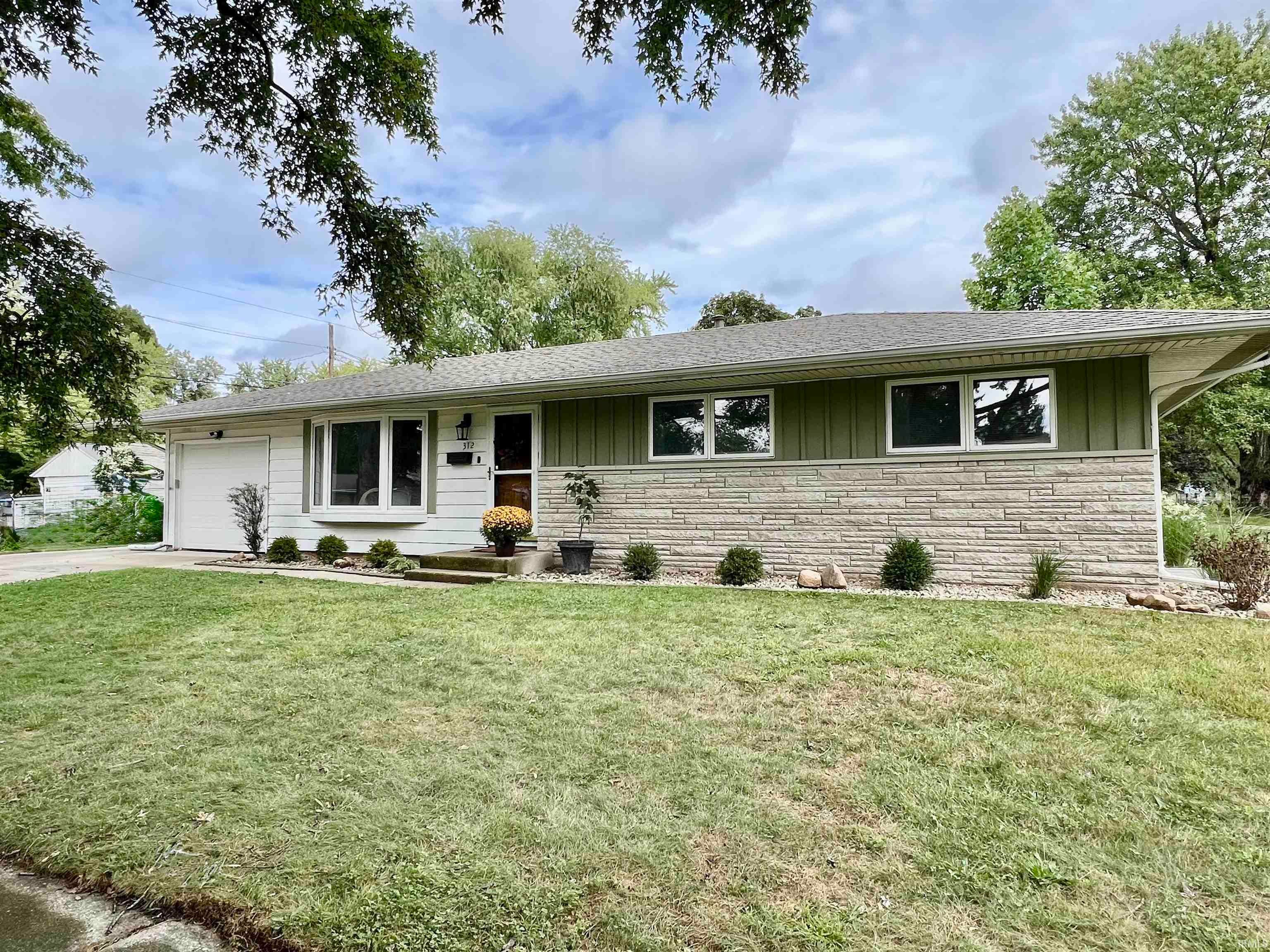 312 Maple Court — photo