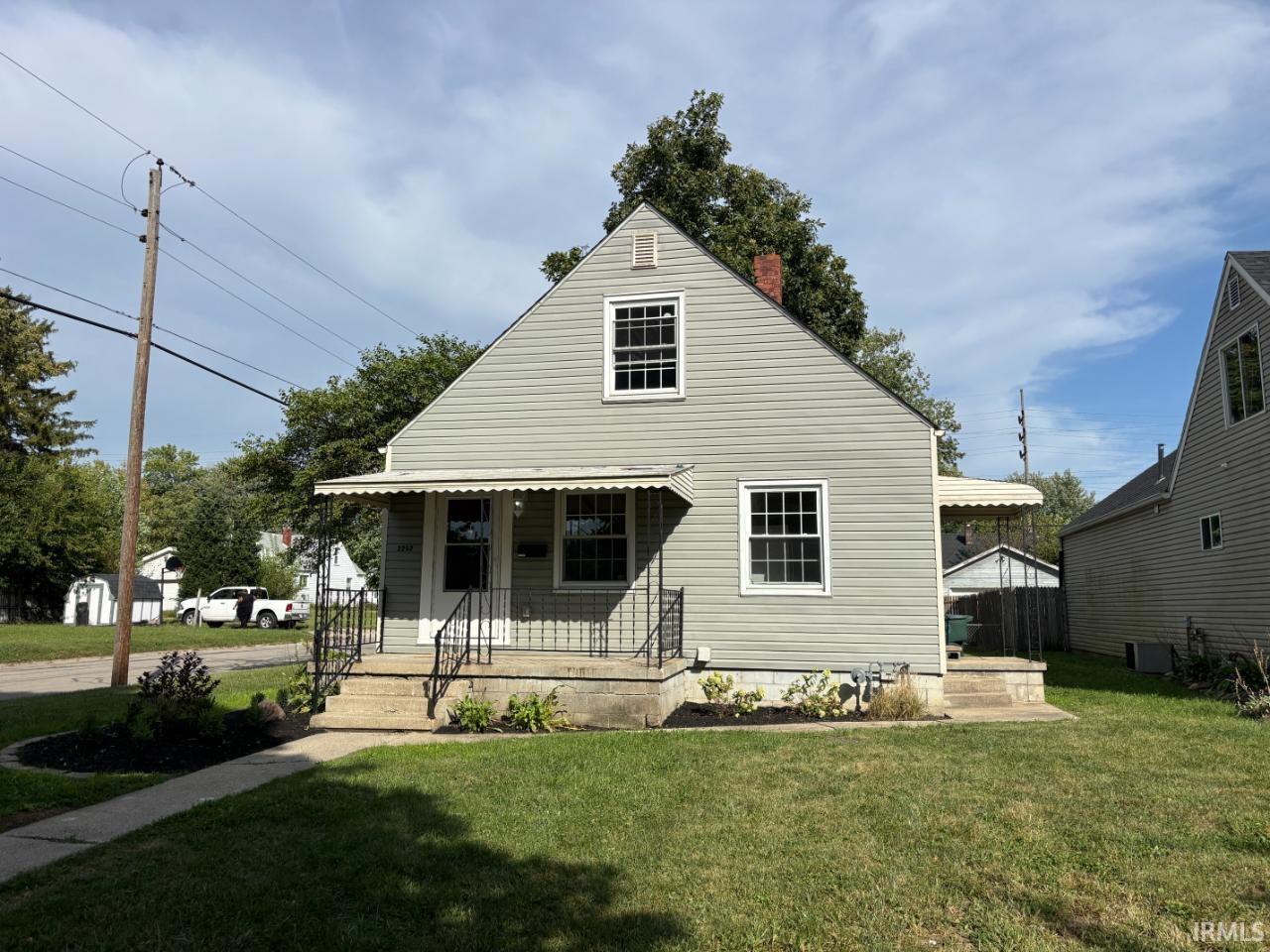 2202 S Pershing Drive — photo