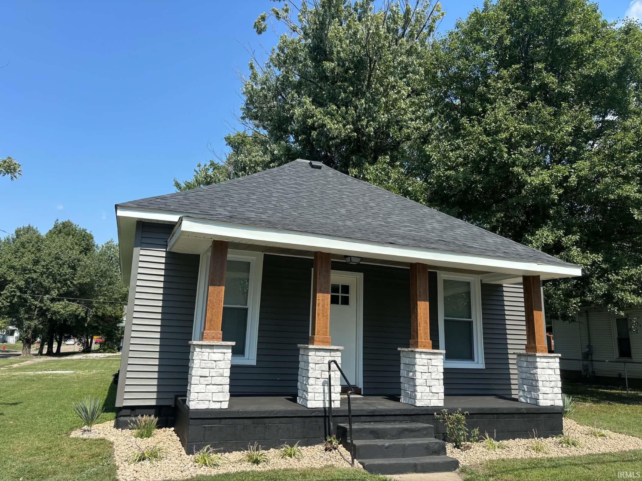 108 W Hefron Street — photo