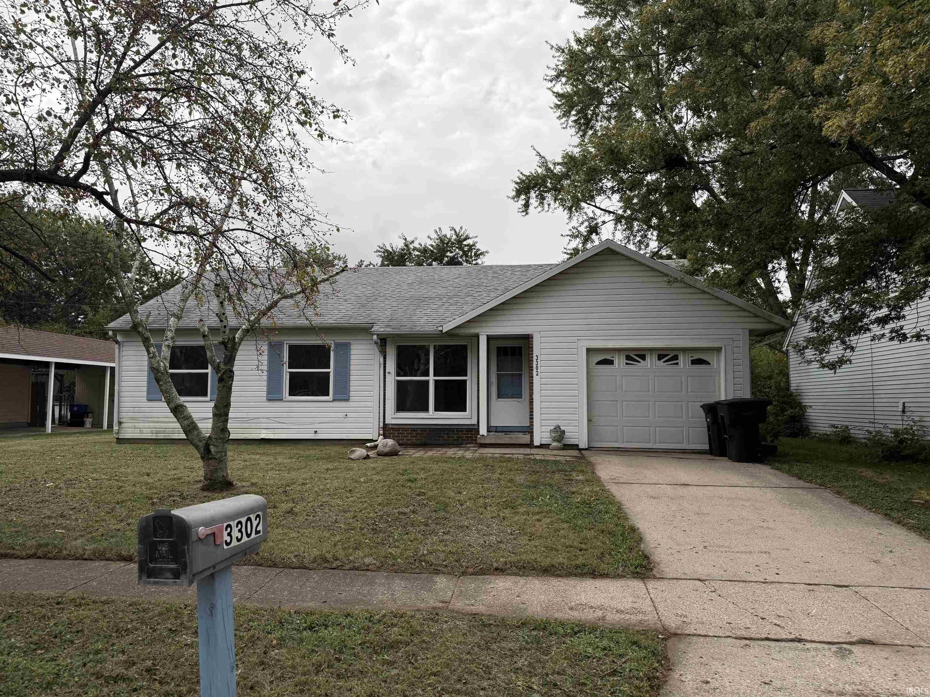 3302 Commanche Trail — photo