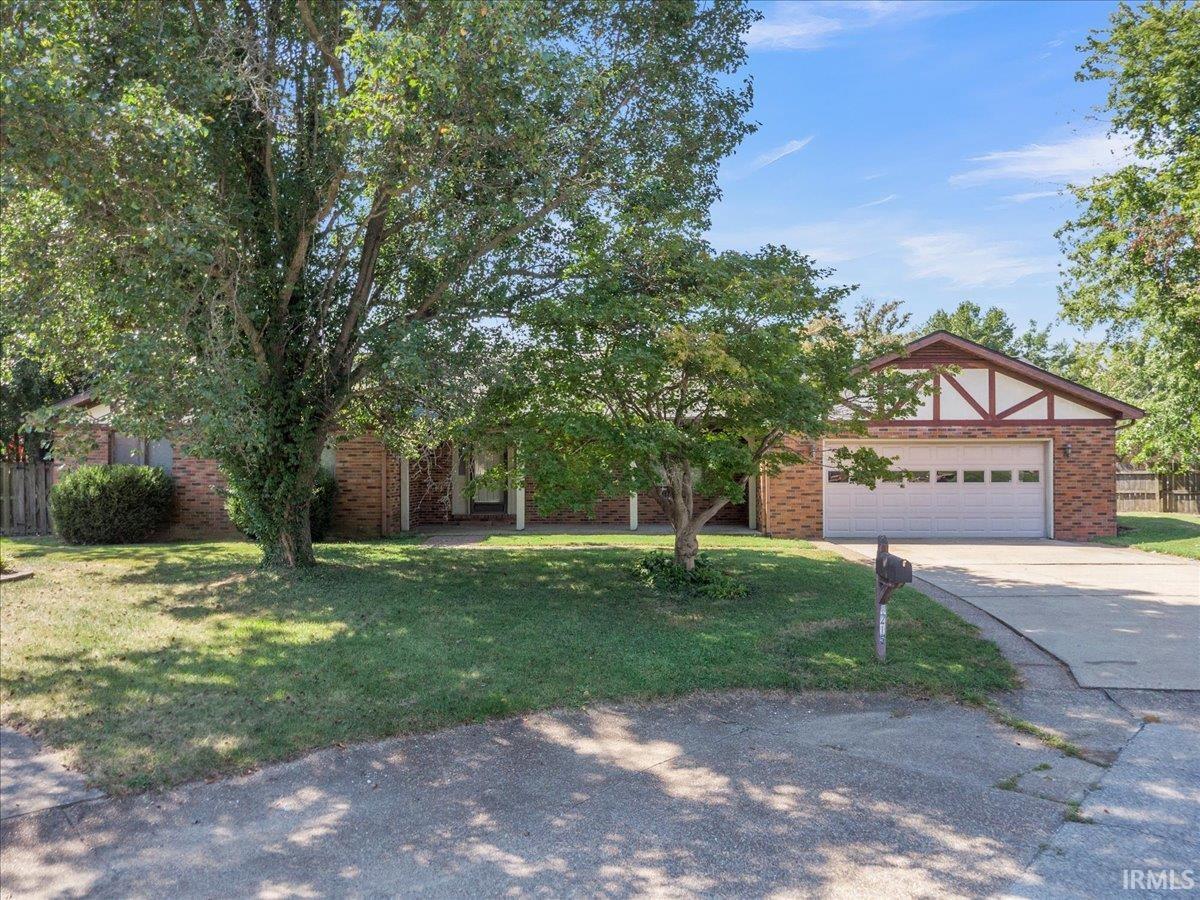 8215 Kingswood Court — photo